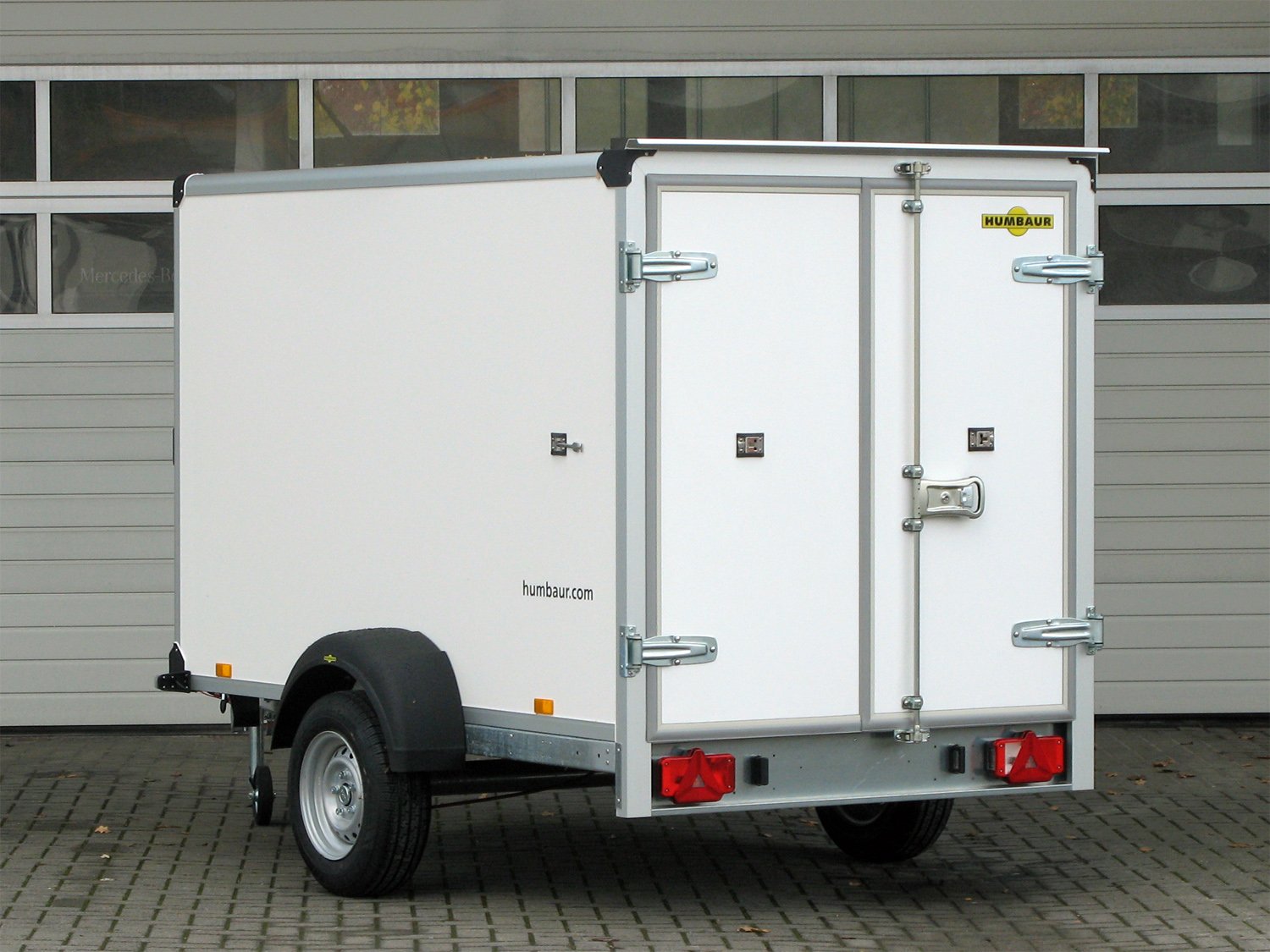Humbaur Kofferanhänger HK 152515-15P FlexZurr – Türe – Ladefläche 251,5 × 151 cm – 1500 kg – Einachser – Ansicht 3