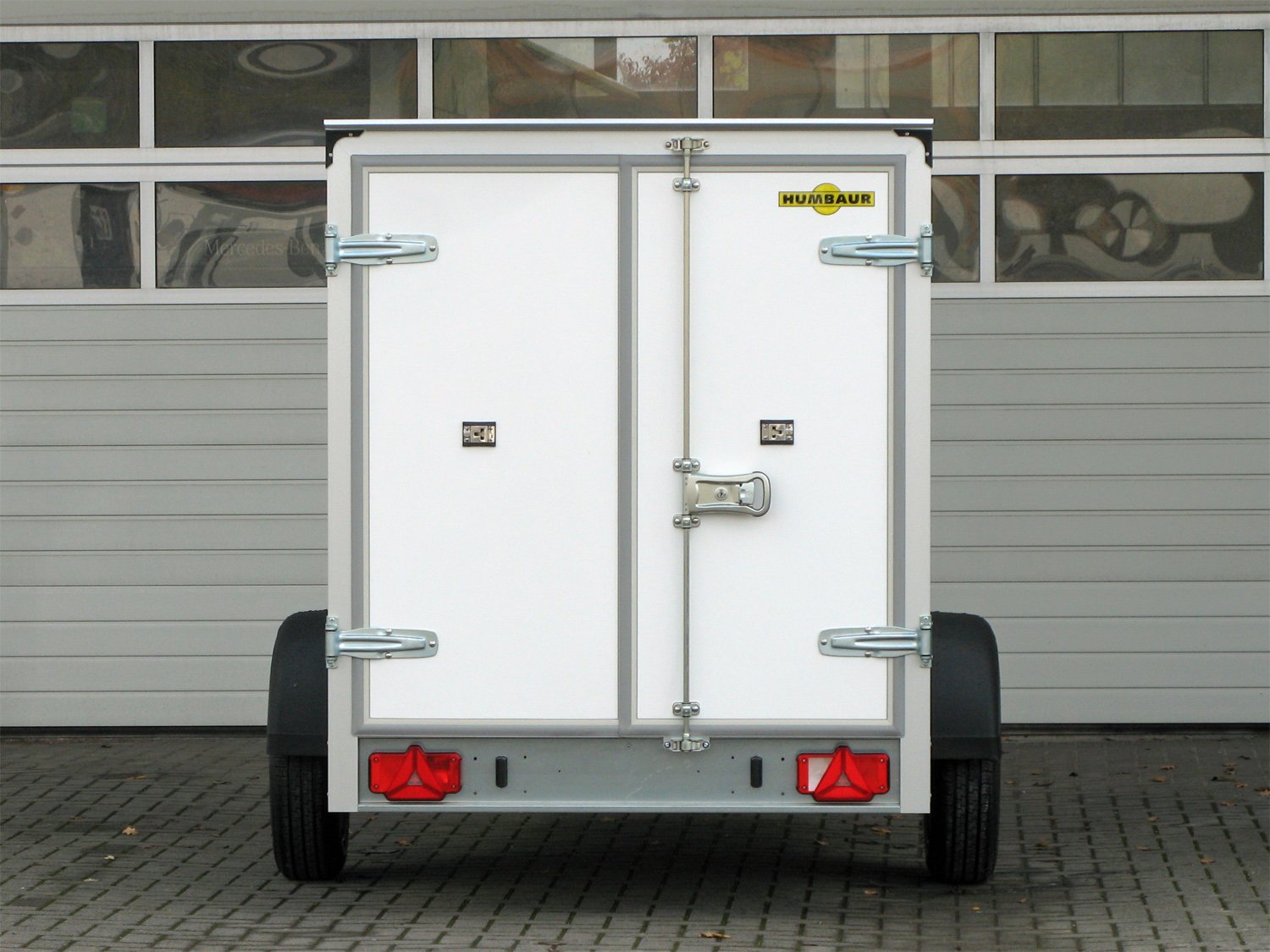 Humbaur Kofferanhänger HK 152515-15P FlexZurr – Türe – Ladefläche 251,5 × 151 cm – 1500 kg – Einachser – Ansicht 4