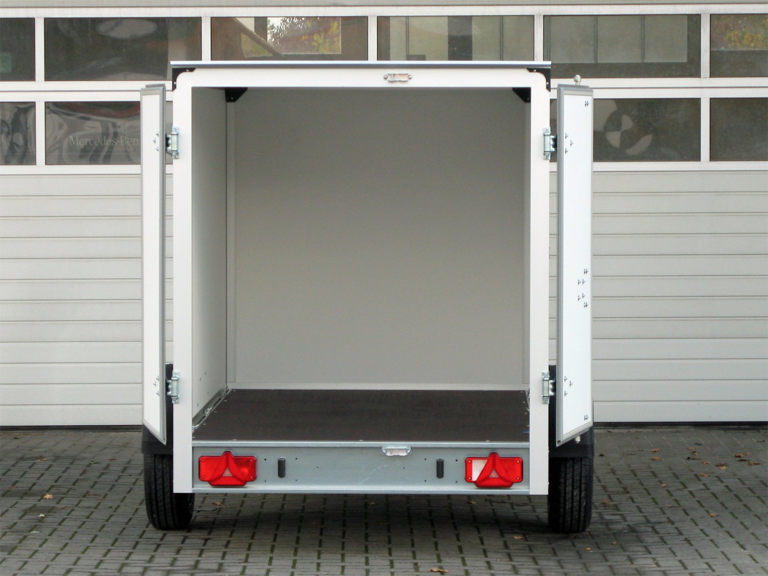 Humbaur Kofferanhänger HK 152515-15P FlexZurr – Türe – Ladefläche 251,5 × 151 cm – 1500 kg – Einachser – Ansicht 5