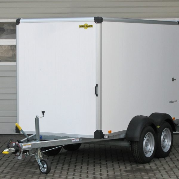 Humbaur Kofferanhänger HK 203015-18P FlexZurr – Doppelflügeltüre hinten – Ladefläche 304 × 151 cm – 2000 kg – Tandemachser – Ansicht 1