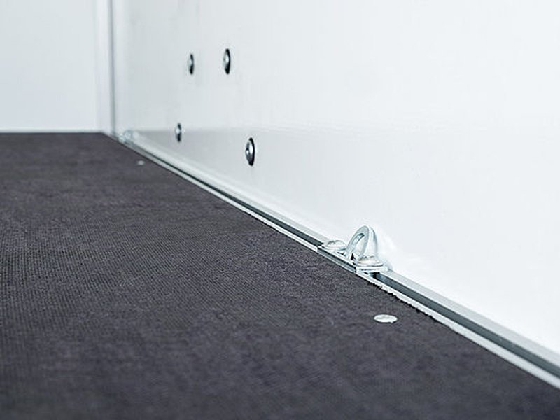 Humbaur Kofferanhänger HK 304218-20 PF30 – Sandwich 30mm Wandstärke weiß lack. – Ladefläche 418,5 × 173 cm – 3000 kg – Tandemachser – Ansicht 4