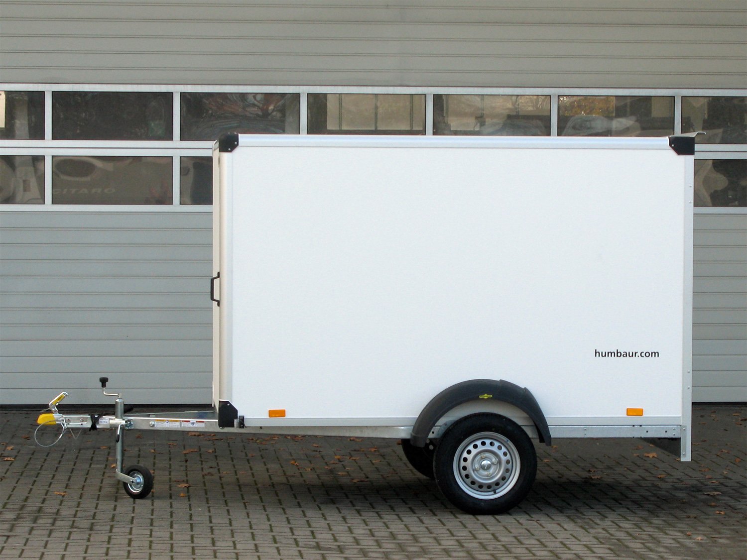 Humbaur Kofferanhänger HK 752513-15P FlexZurr – Rampe – Ladefläche 251 × 132 cm – 750 kg – Einachser – Ansicht 2