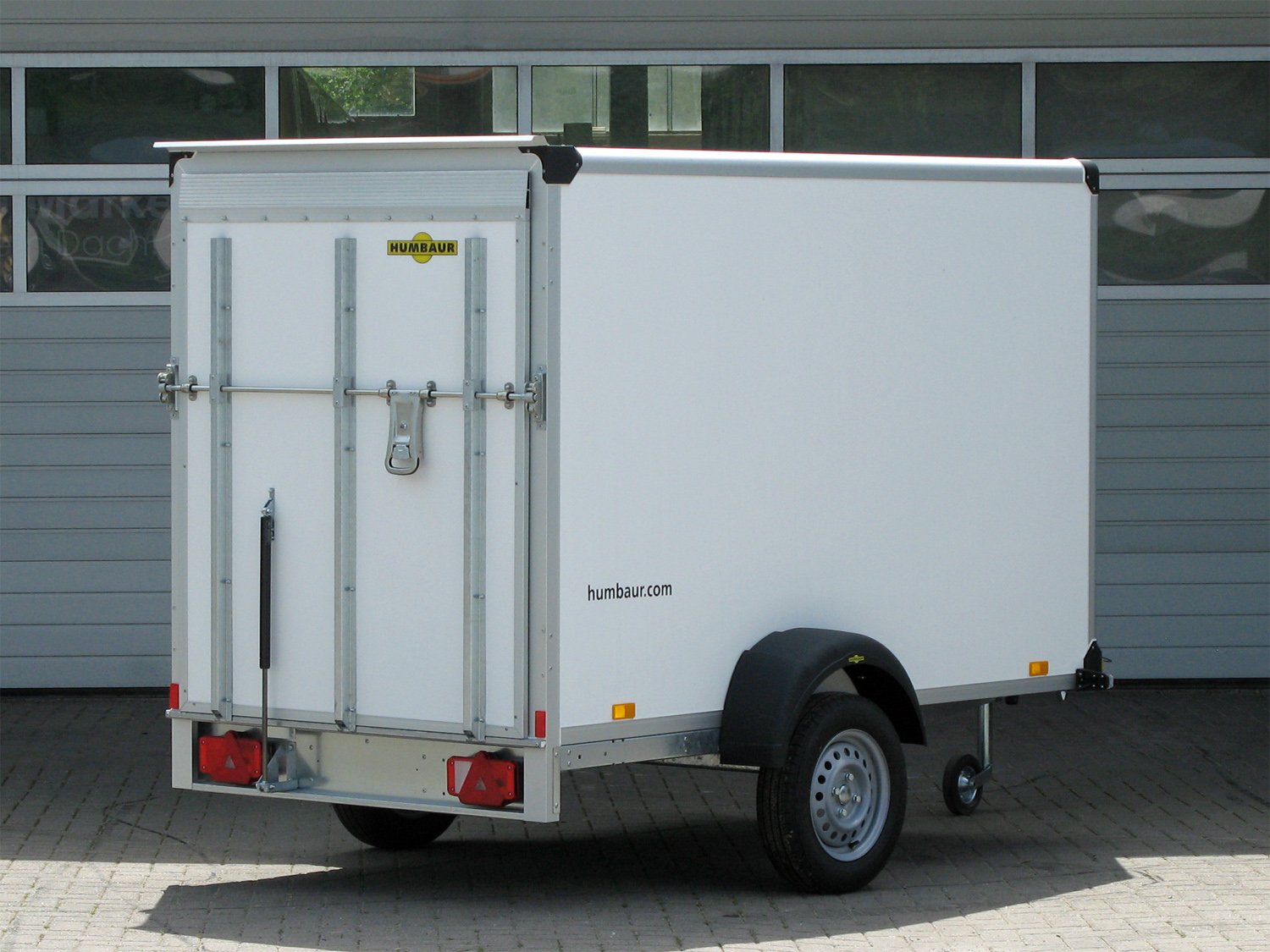 Humbaur Kofferanhänger HK 752513-15P FlexZurr – Rampe – Ladefläche 251 × 132 cm – 750 kg – Einachser – Ansicht 3