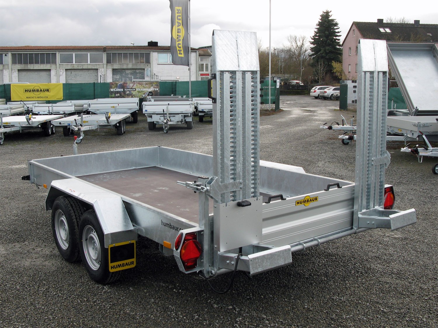 Humbaur Maschinentransporter HS353718 – 12 Zurringe, Stahlrampen stehend – Ladefläche 375 × 185 cm – 3500 kg – Tandemachser – Ansicht 2