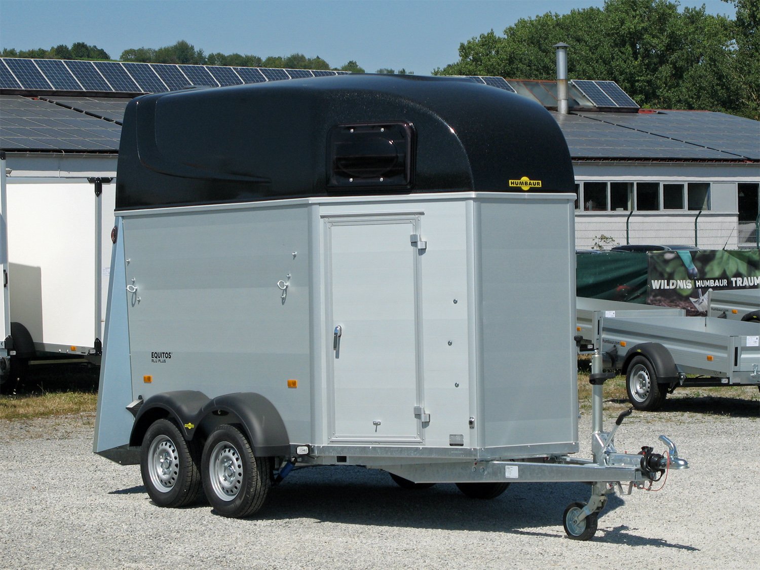 Humbaur Pferdeanhänger Equitos Alu Plus 2000 – m. Sattelkammer – Ladefläche 315,7 × 165,4 cm – 2000 kg – Tandemachser – Ansicht 3
