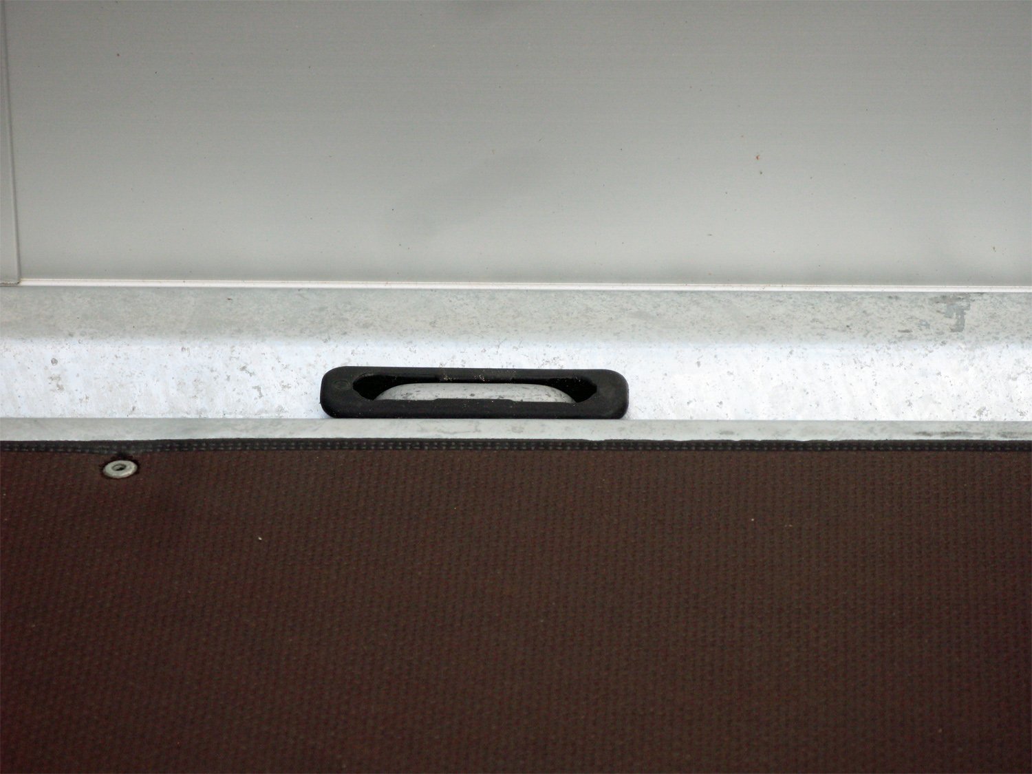 Humbaur Pritschenhochlader HN254118 – 12 Anbindebügel – Ladefläche 410 × 185 cm – 2500 kg – Tandemachser – Ansicht 5
