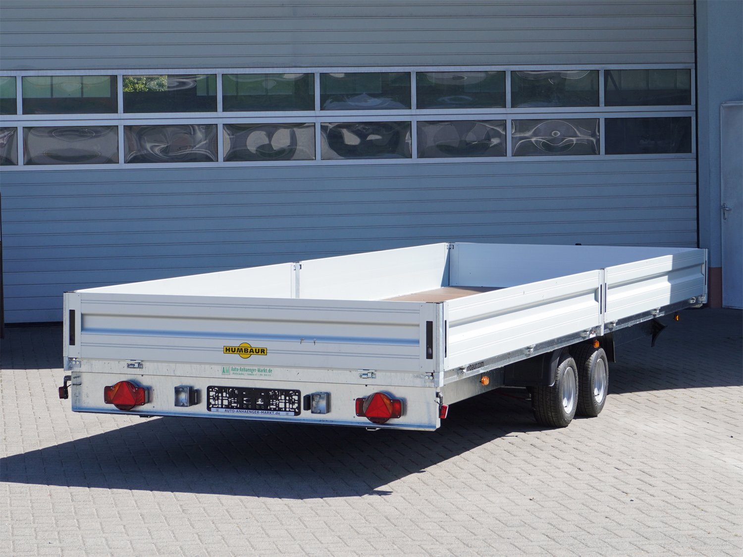 Humbaur Pritschenhochlader HN356221 GR – geschweißter Rahmen, 14 Zurringe – Ladefläche 622 × 207 cm – 3500 kg – Tandemachser – Ansicht 2