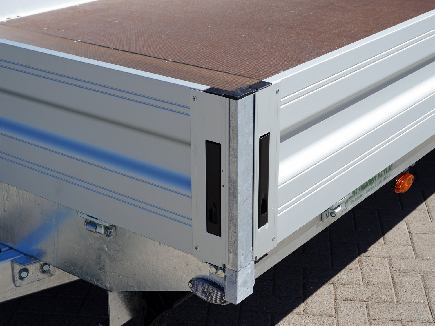 Humbaur Pritschenhochlader HN356221 GR – geschweißter Rahmen, 14 Zurringe – Ladefläche 622 × 207 cm – 3500 kg – Tandemachser – Ansicht 5