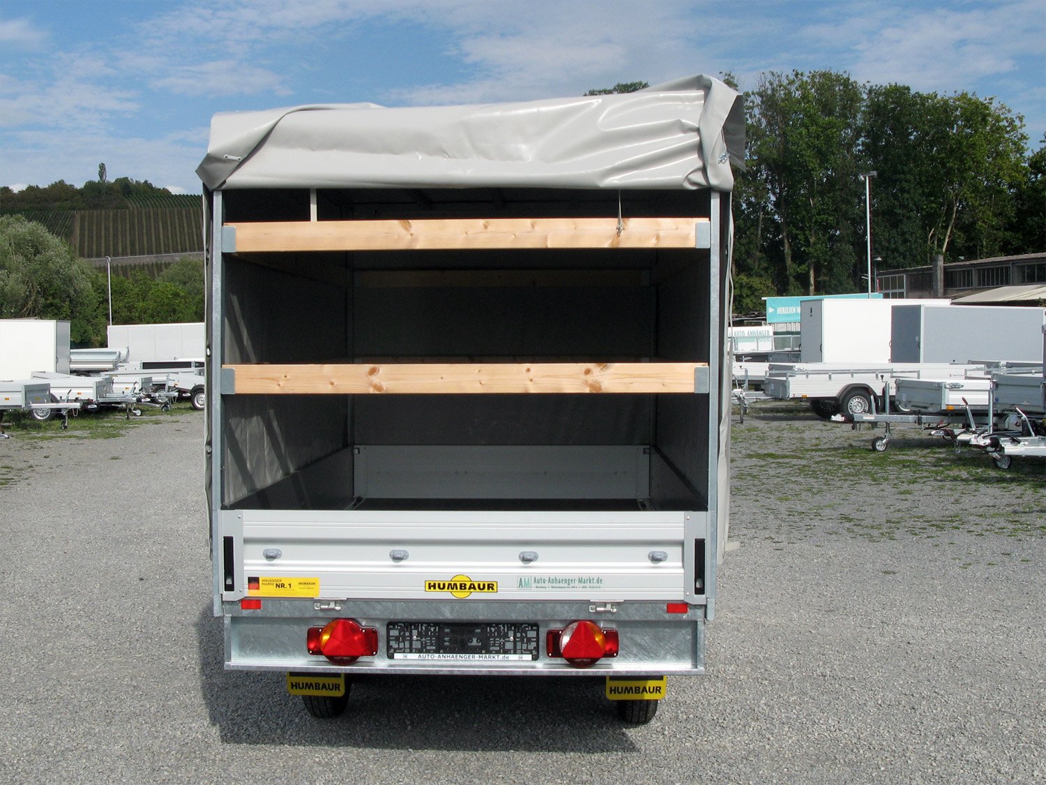 Humbaur Pritschenhochlader HT203116 – Planenaufbau LH 1600 mm grau – Ladefläche 310 × 165 cm – 2000 kg – Tandemachser – Ansicht 4