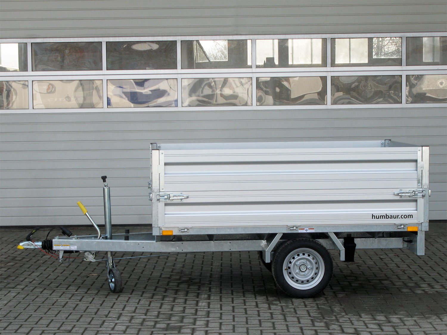 Humbaur Pritschenhochlader HU152314 – Bordwandaufsatz – Ladefläche 230 × 140 cm – 1500 kg – Einachser – Ansicht 2