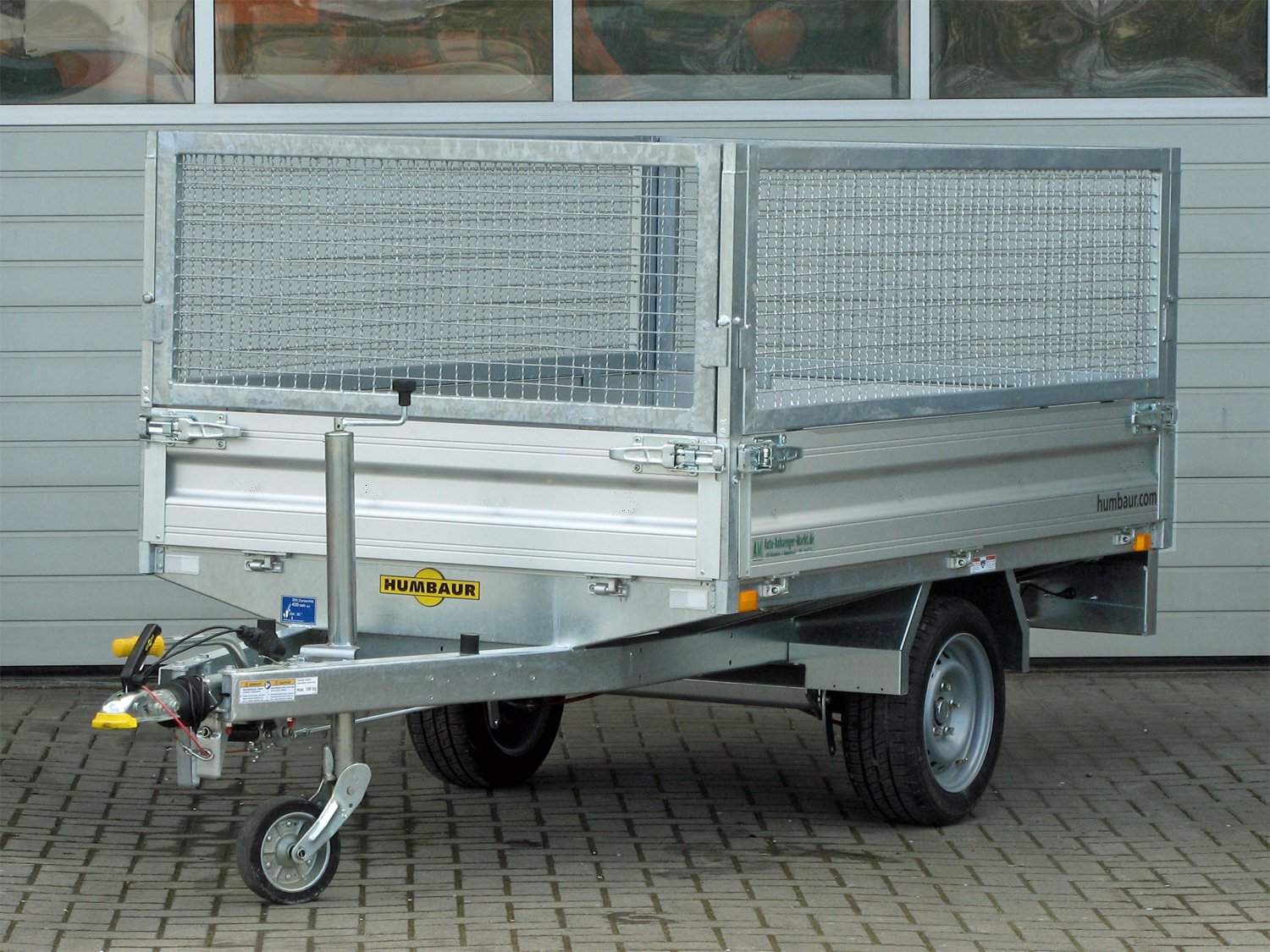 Humbaur Pritschenhochlader HU152314 – Gitteraufsatz 600 mm – Ladefläche 230 × 140 cm – 1500 kg – Einachser – Ansicht 1