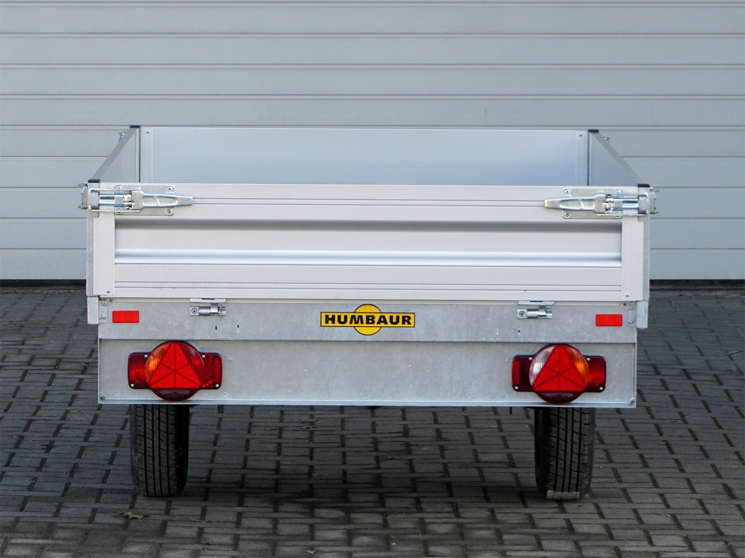 Humbaur Pritschenhochlader HU752314 – 13 Zoll Ladehöhe 69 cm – Ladefläche 230 × 140 cm – 750 kg – Einachser – Ansicht 4