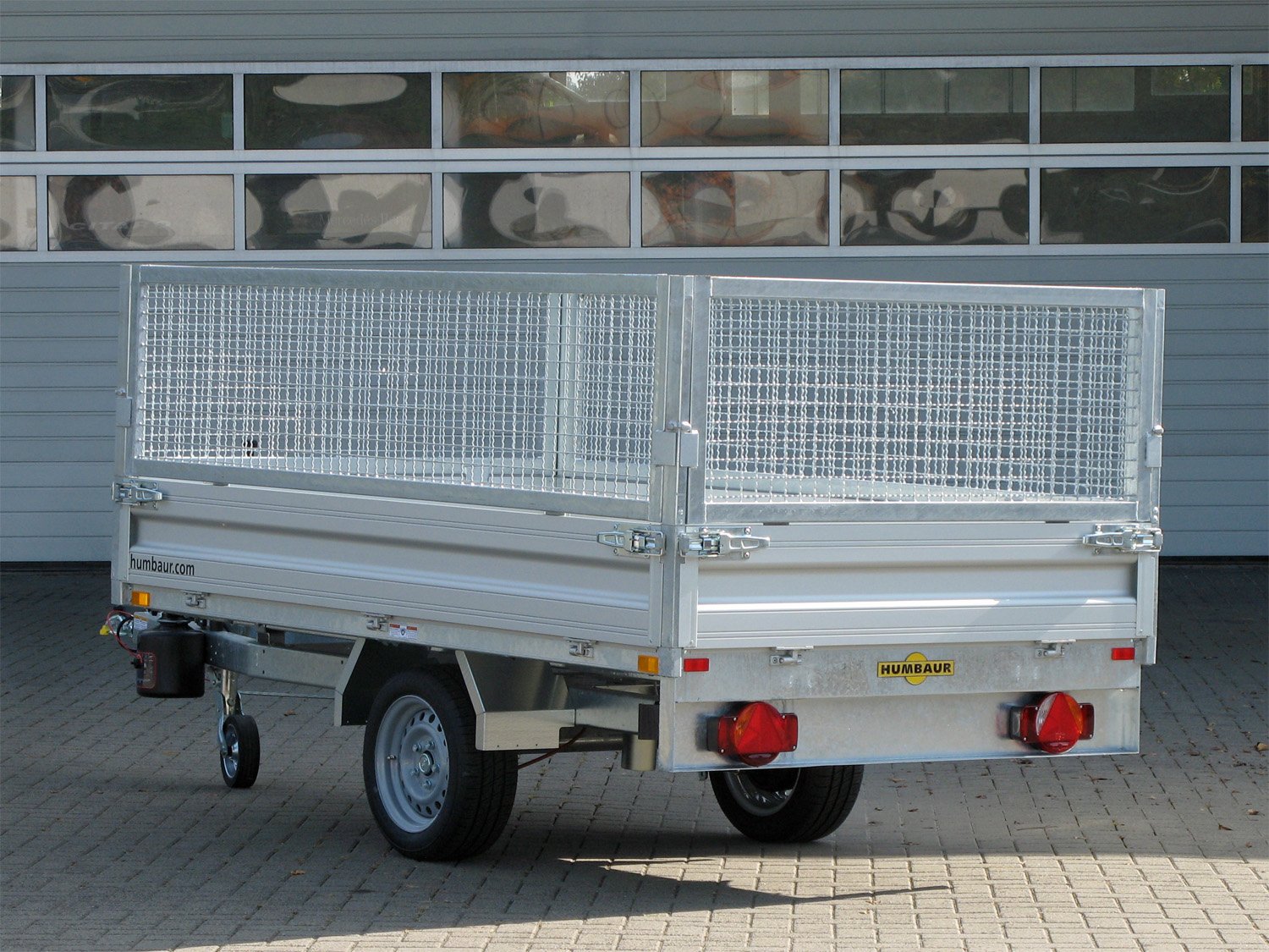 Humbaur Rückwärtskipper HUK 152715 – Gitteraufsatz und FLEXePUMP – Ladefläche 268 × 150 cm – 1500 kg – Einachser – Ansicht 2