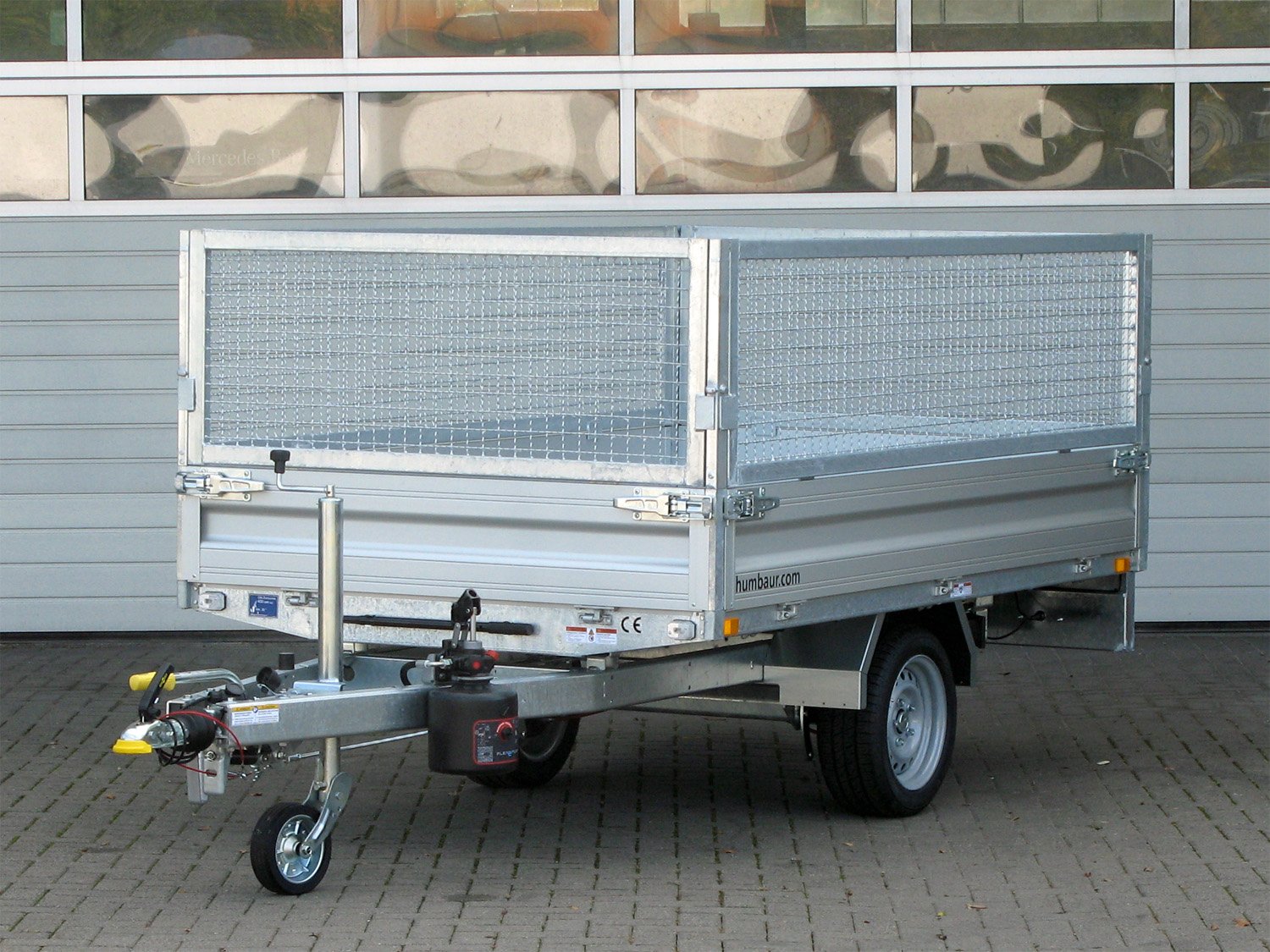 Humbaur Rückwärtskipper HUK 152715 – Gitteraufsatz und FLEXePUMP – Ladefläche 268 × 150 cm – 1500 kg – Einachser – Ansicht 4