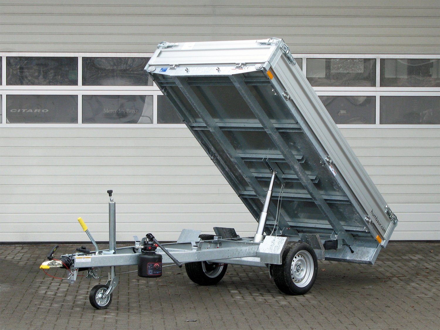 Humbaur Rückwärtskipper HUK 182715 – Ladefläche 268 × 150 cm – 1800 kg – Einachser – Ansicht 1