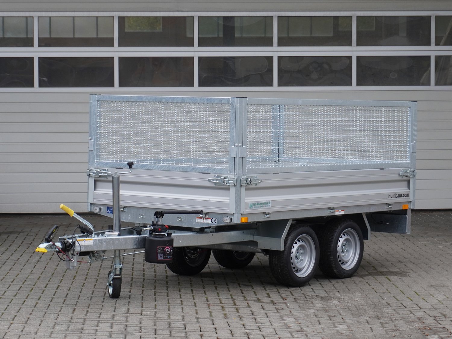 Humbaur Rückwärtskipper HUK 272715 – Gitteraufsatz – Ladefläche 268 × 150 cm – 2700 kg – Tandemachser – Ansicht 3