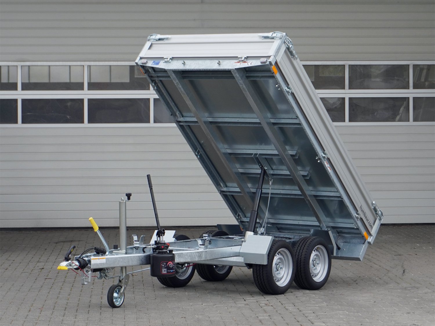 Humbaur Rückwärtskipper HUK 272715 – Ladefläche 268 × 150 cm – 2700 kg – Tandemachser – Ansicht 1
