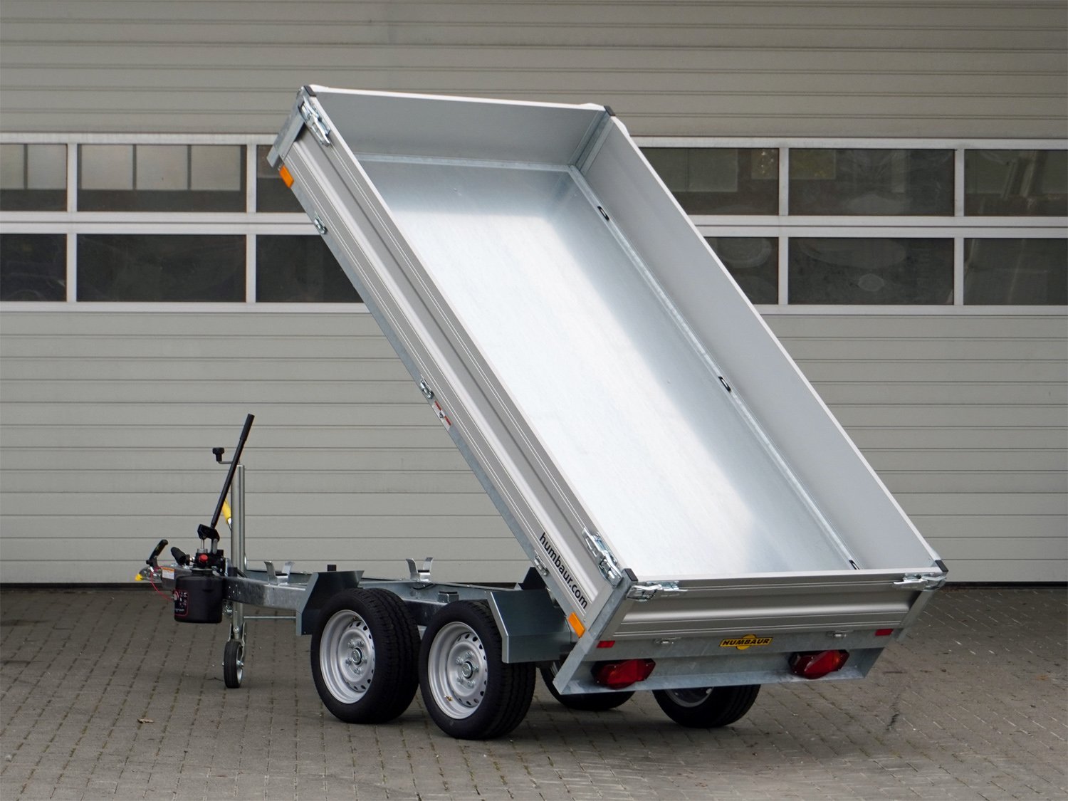 Humbaur Rückwärtskipper HUK 272715 – Ladefläche 268 × 150 cm – 2700 kg – Tandemachser – Ansicht 3