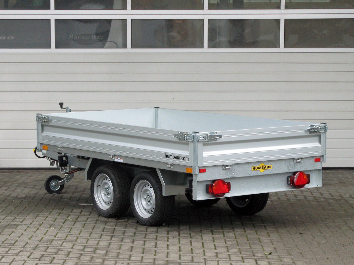 Humbaur Rückwärtskipper HUK 273117 – E-Pumpe Nothandpumpe – Ladefläche 314 × 175 cm – 2700 kg – Tandemachser – Ansicht 5