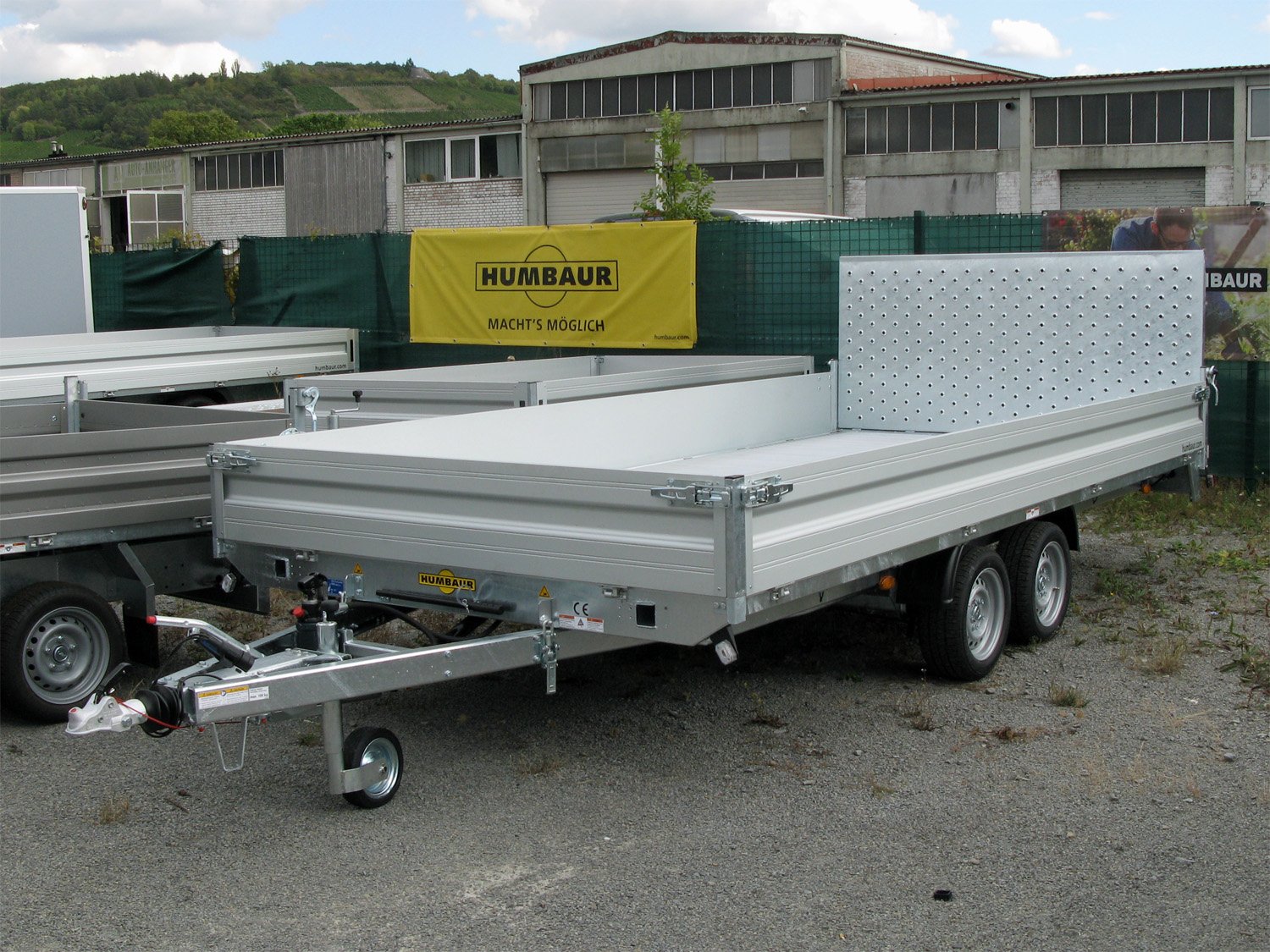 Humbaur Universaltransporter MTKA 354722 Allcomfort – Aluboden statt Holz 350 Bordwand – Ladefläche 470 × 218 cm – 3500 kg – Tandemachser – Ansicht 1