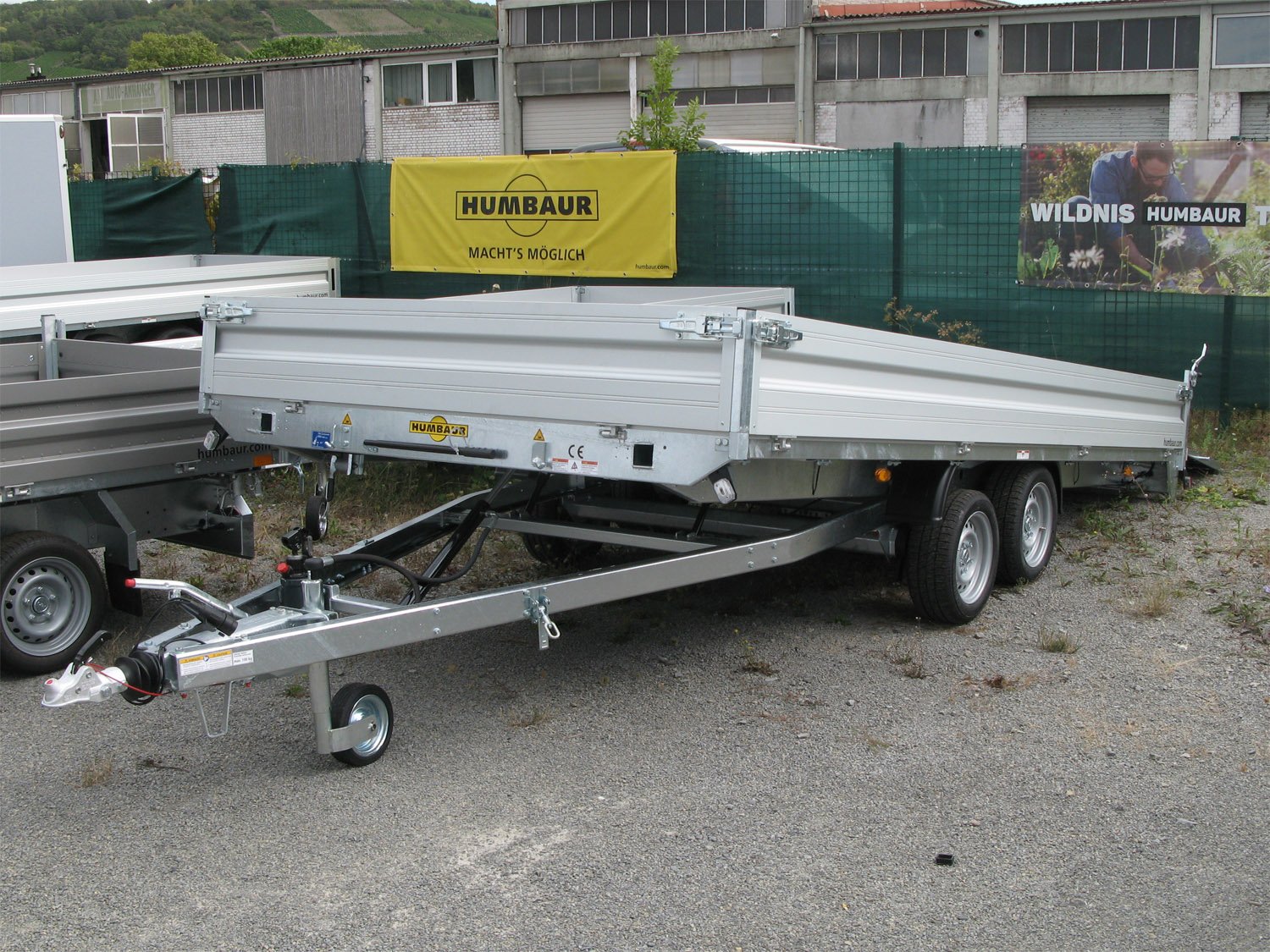 Humbaur Universaltransporter MTKA 354722 Allcomfort – Aluboden statt Holz 350 Bordwand – Ladefläche 470 × 218 cm – 3500 kg – Tandemachser – Ansicht 2