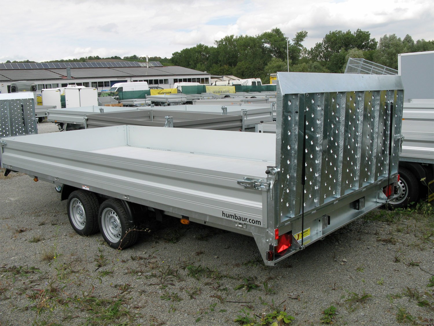Humbaur Universaltransporter MTKA 354722 Allcomfort – Aluboden statt Holz 350 Bordwand – Ladefläche 470 × 218 cm – 3500 kg – Tandemachser – Ansicht 3