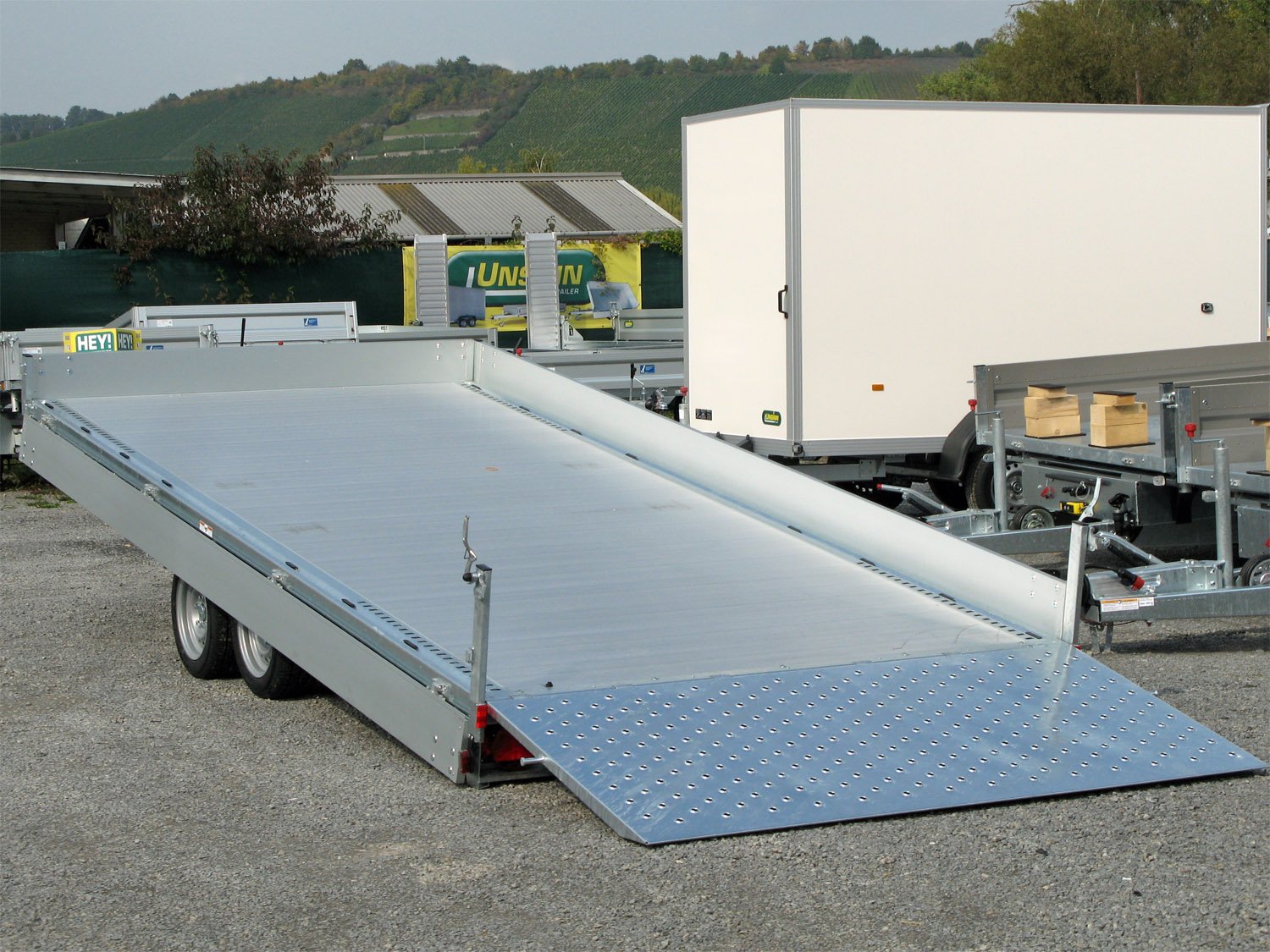 Humbaur Universaltransporter MTKA 354722 Allcomfort – Aluboden statt Holz – Ladefläche 470 × 218 cm – 3500 kg – Tandemachser – Ansicht 1