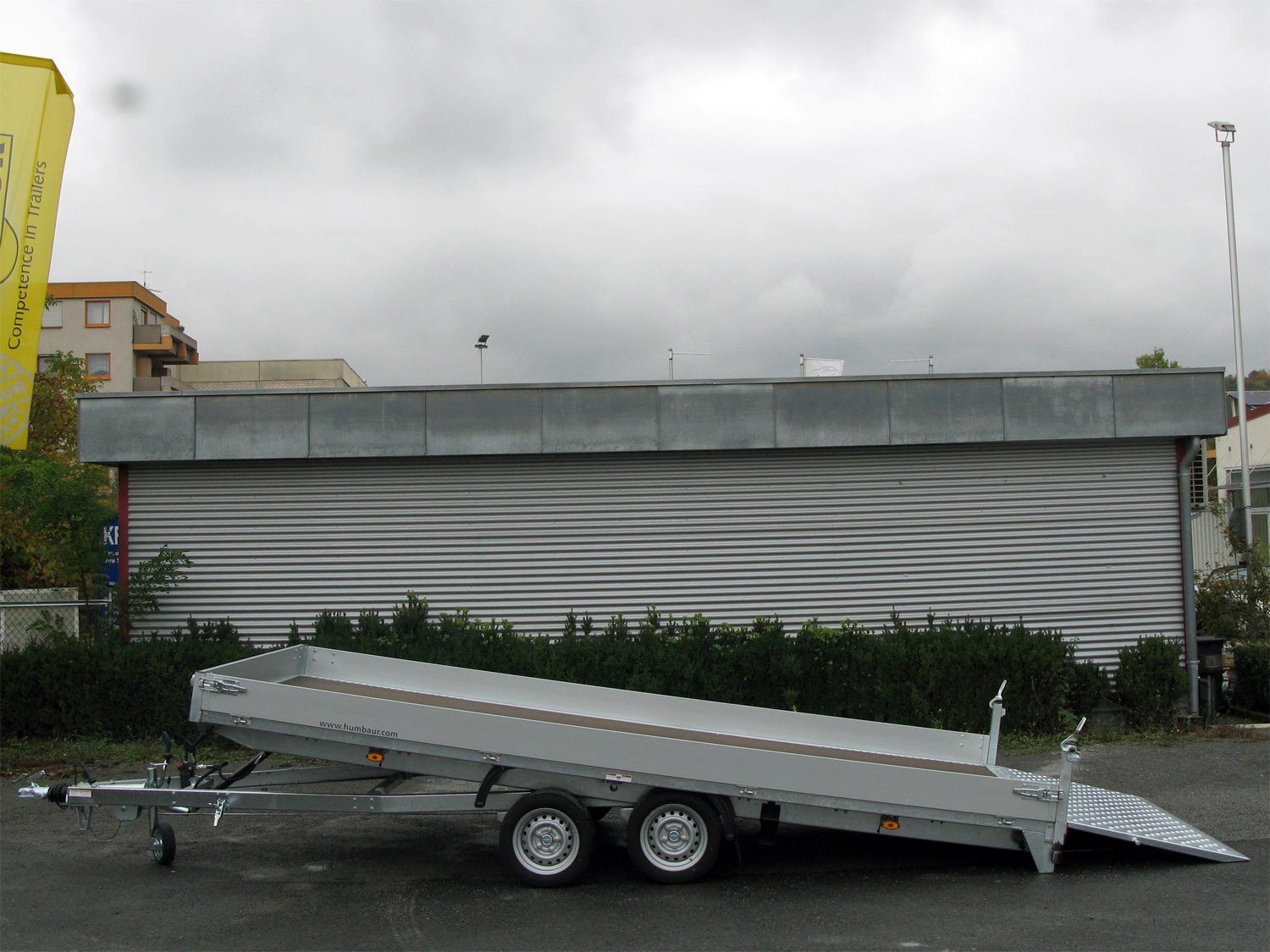 Humbaur Universaltransporter MTKA 354722 Allcomfort – Bordwände 200 mm Holzboden – Ladefläche 470 × 218 cm – 3500 kg – Tandemachser – Ansicht 2