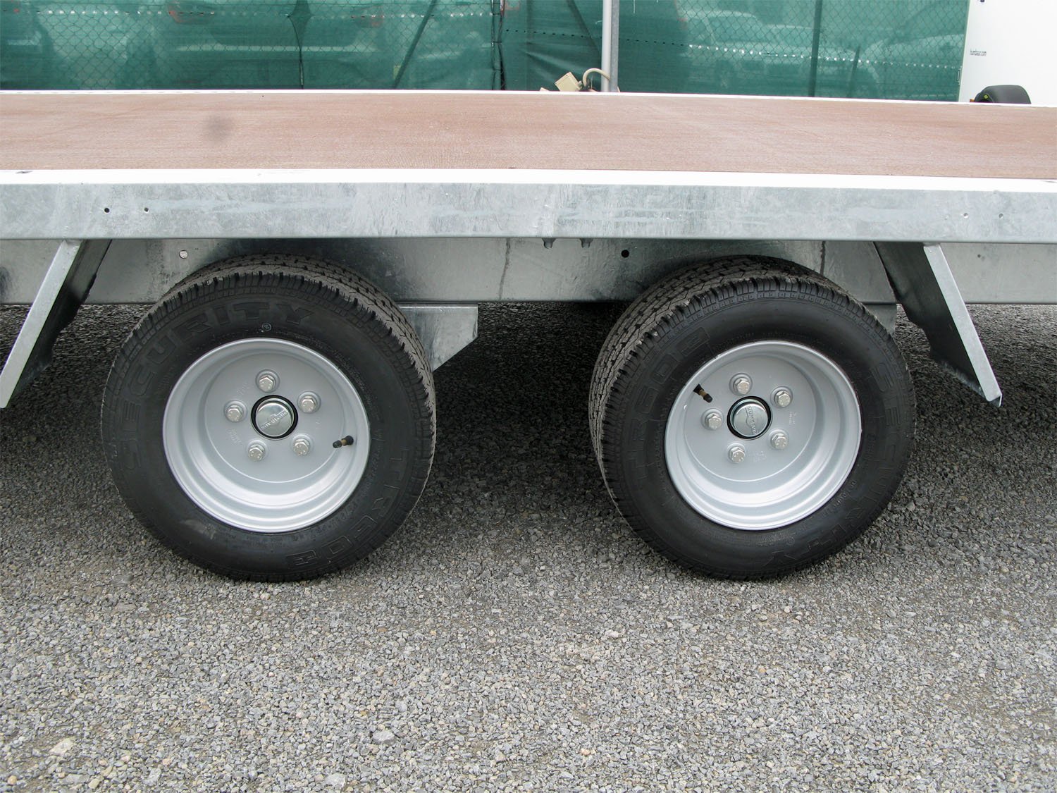 Humbaur Universaltransporter Universal 3000 – Seilwinde, Alu Bordwände 350mm, Auffahrbohlen – Ladefläche 400 × 203 cm – 3000 kg – Tandemachser – Ansicht 2