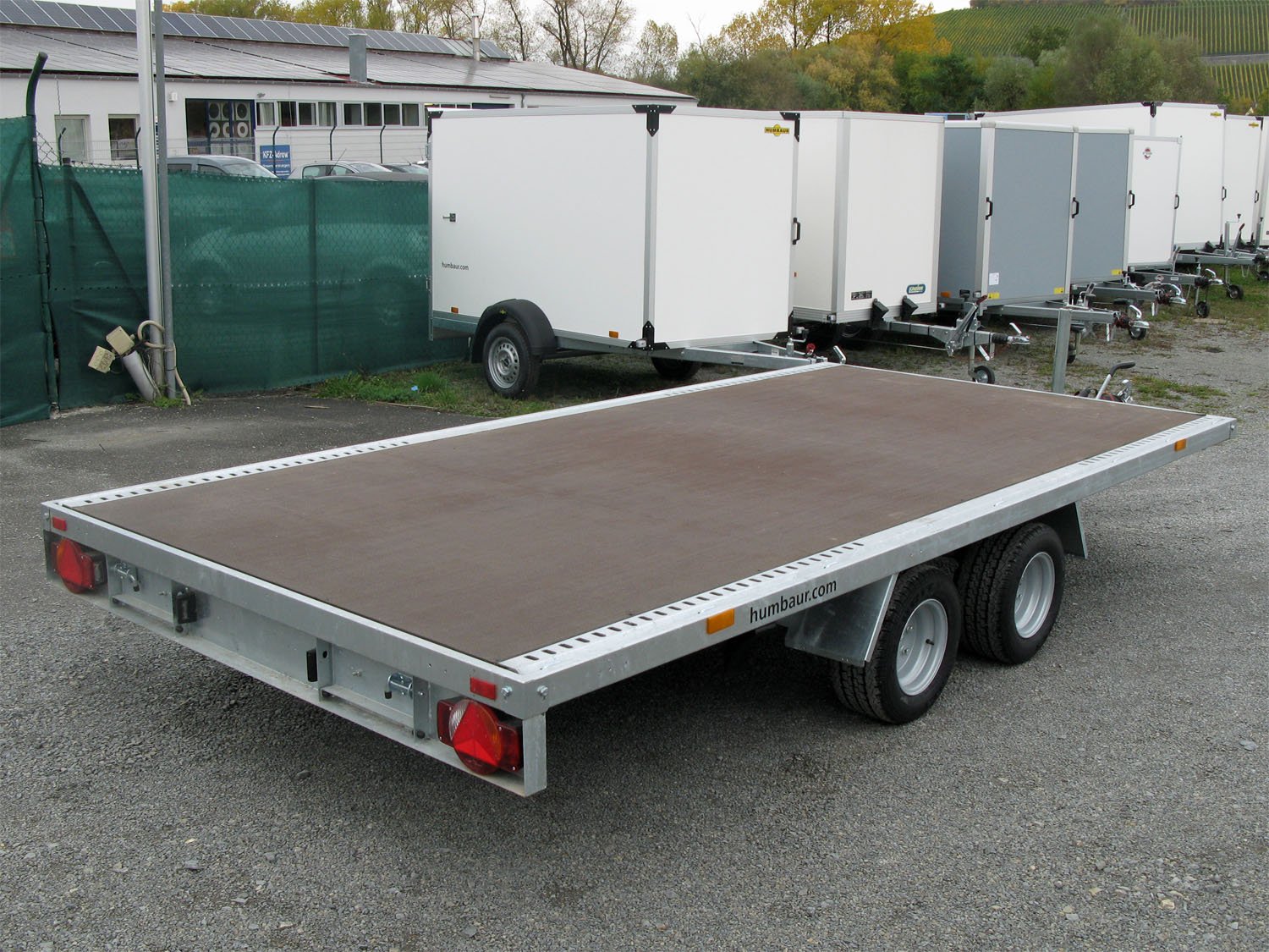 Humbaur Universaltransporter Universal 3000 – Seilwinde, Alu Bordwände 350mm, Auffahrbohlen – Ladefläche 400 × 203 cm – 3000 kg – Tandemachser – Ansicht 4