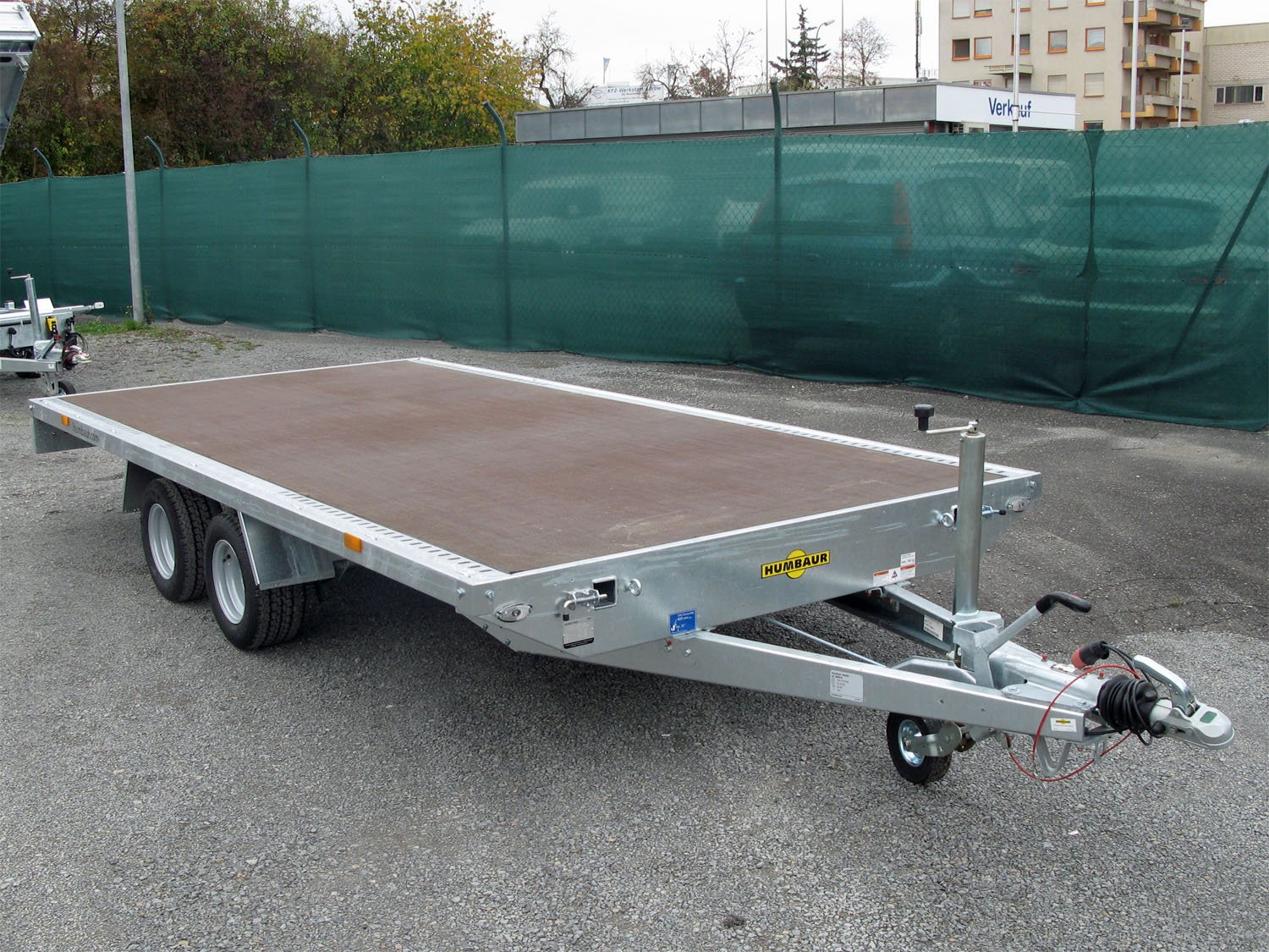 Humbaur Universaltransporter Universal 3000 – Seilwinde und Auffahrbohlen – Ladefläche 400 × 203 cm – 3000 kg – Tandemachser – Ansicht 1