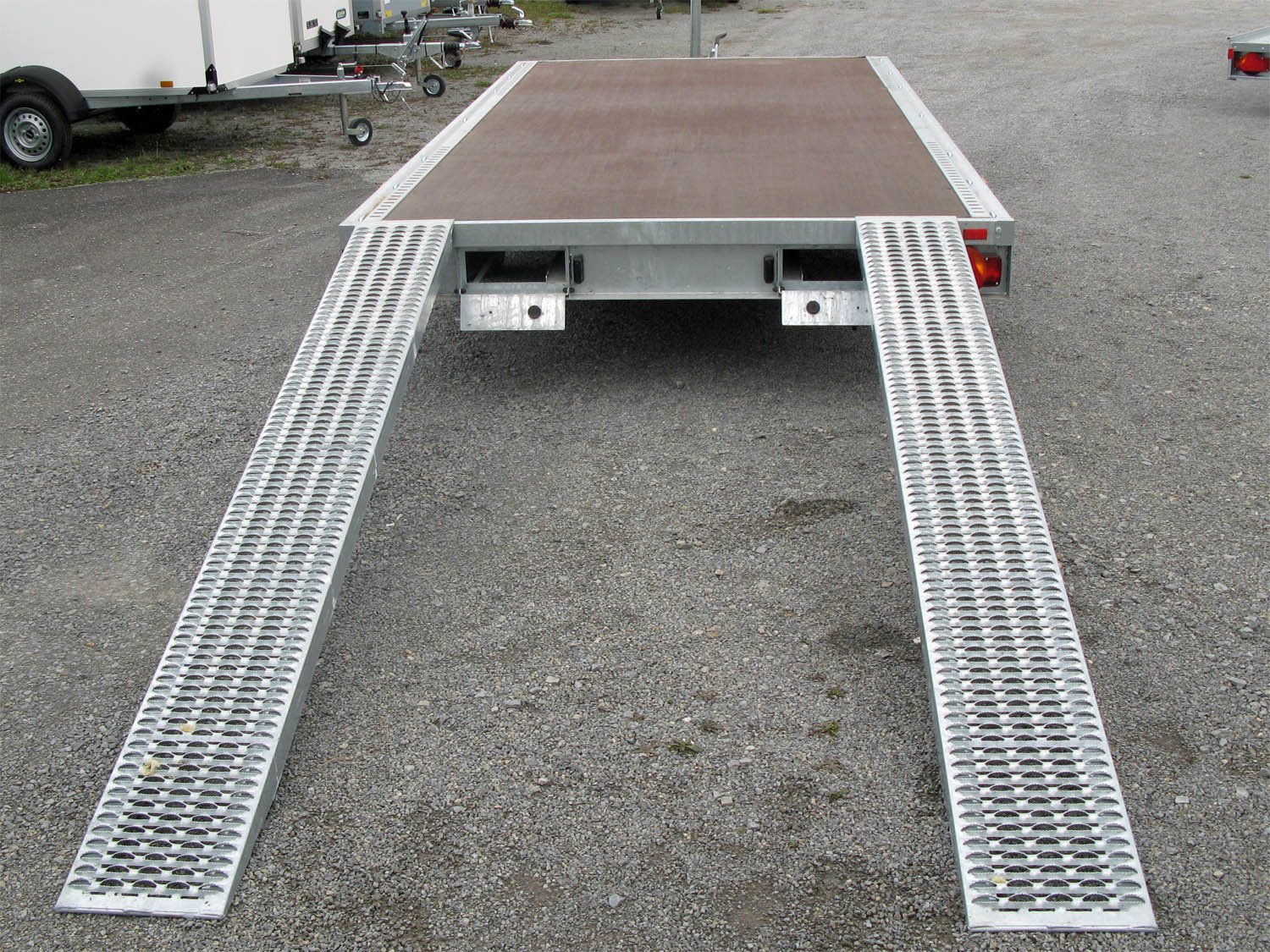 Humbaur Universaltransporter Universal 3000 – Seilwinde und Auffahrbohlen – Ladefläche 400 × 203 cm – 3000 kg – Tandemachser – Ansicht 5