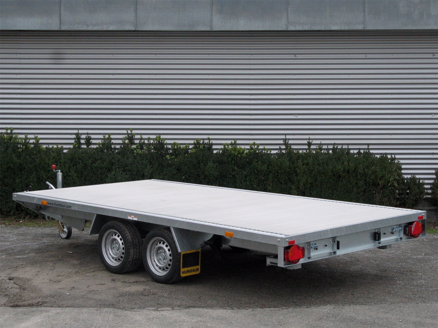 Humbaur Universaltransporter Universal 3500 – Aluboden Seilwinde Rampen – Ladefläche 400 × 203 cm – 3500 kg – Tandemachser – Ansicht 1