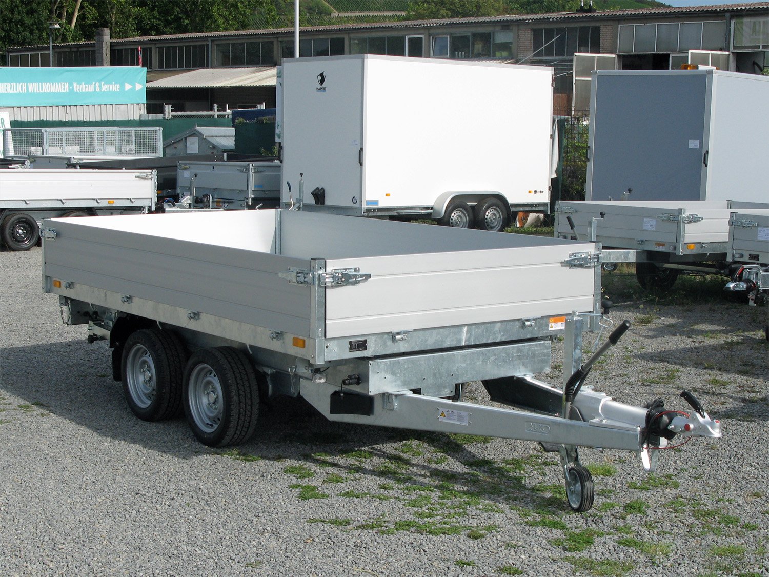 Saris 3-Seiten-Kipper K3 306 170 3500 2 E Profi – E-Pumpe, Rampen u. Stützen – Ladefläche 306 × 170 cm – 3500 kg – Tandemachser – Ansicht 5