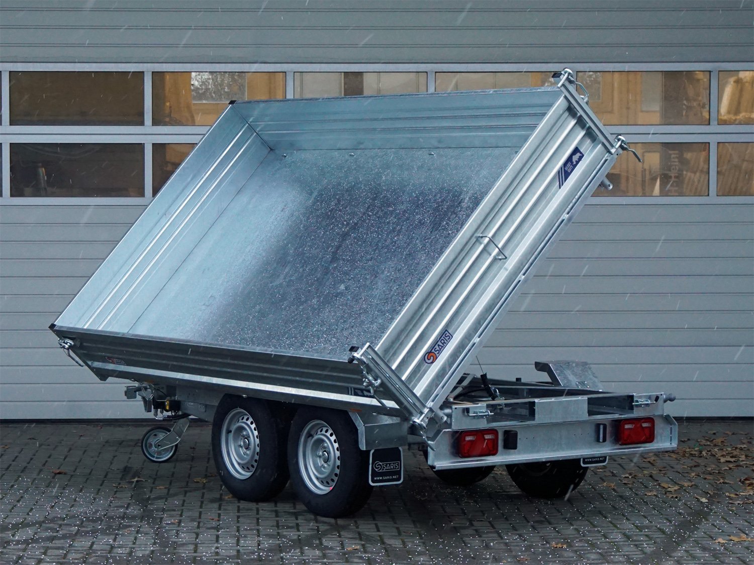 Saris 3-Seiten-Kipper K3 310 176 3000 2 HDS E – Heavy Duty Steel – Ladefläche 310 × 176 cm – 3000 kg – Tandemachser – Ansicht 2