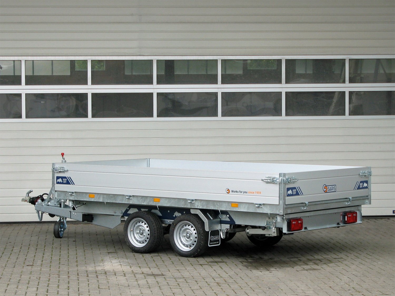Saris 3-Seiten-Kipper K3 356 184 3500 2 HD E Profi Plus – Heavy Duty Rampen, Stützen Nothandp. – Ladefläche 356 × 184 cm – 3500 kg – Tandemachser – Ansicht 4
