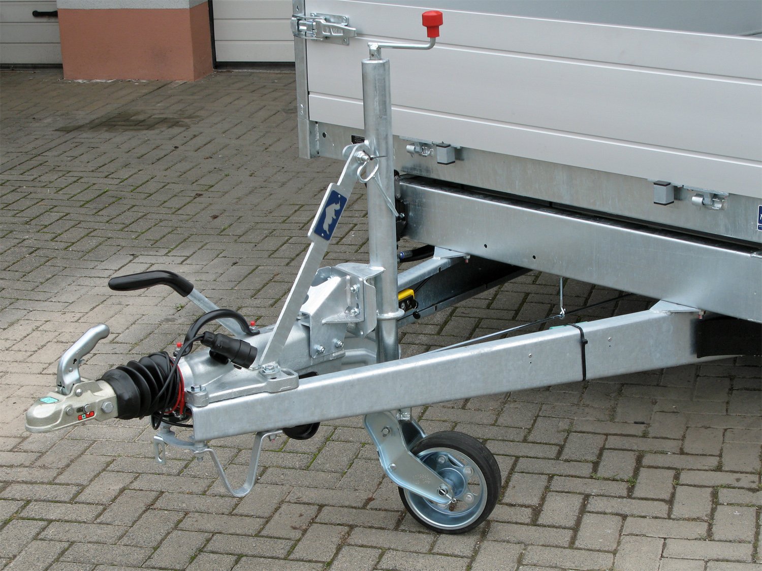 Saris 3-Seiten-Kipper K3 356 184 3500 2 HD E Profi Plus – Heavy Duty Rampen, Stützen Nothandp. – Ladefläche 356 × 184 cm – 3500 kg – Tandemachser – Ansicht 5