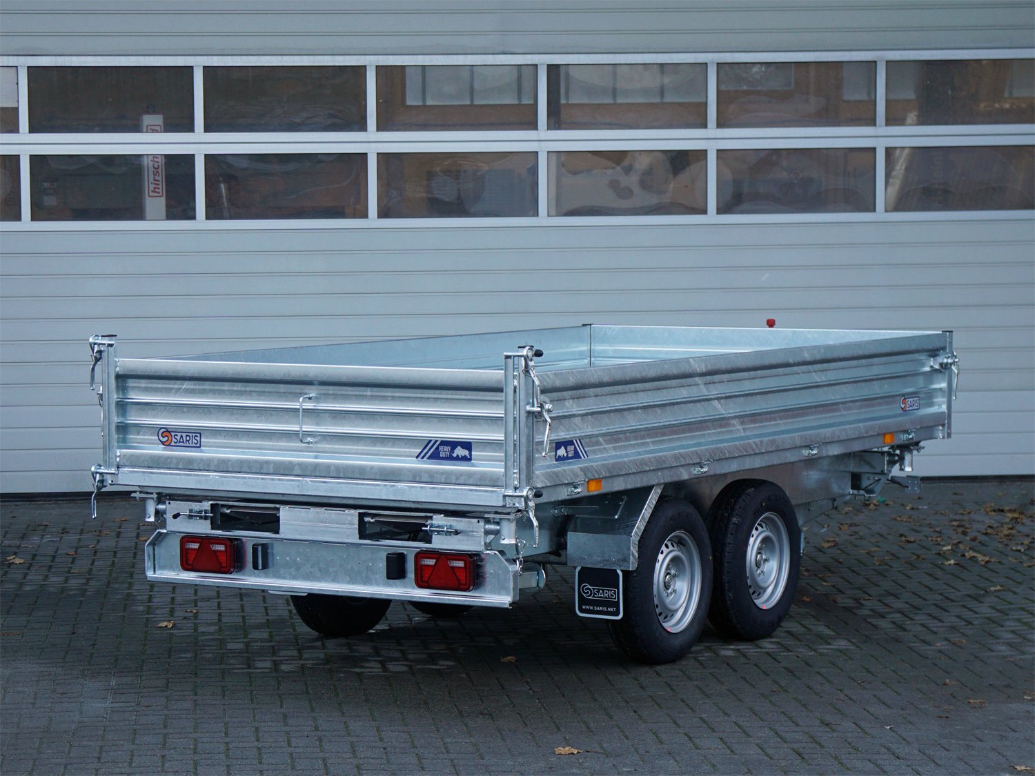 Saris 3-Seiten-Kipper K3 360 176 3500 2 HDS E – Heavy Duty Steel, Rampen, Stützen – Ladefläche 360 × 176 cm – 3500 kg – Tandemachser – Ansicht 4
