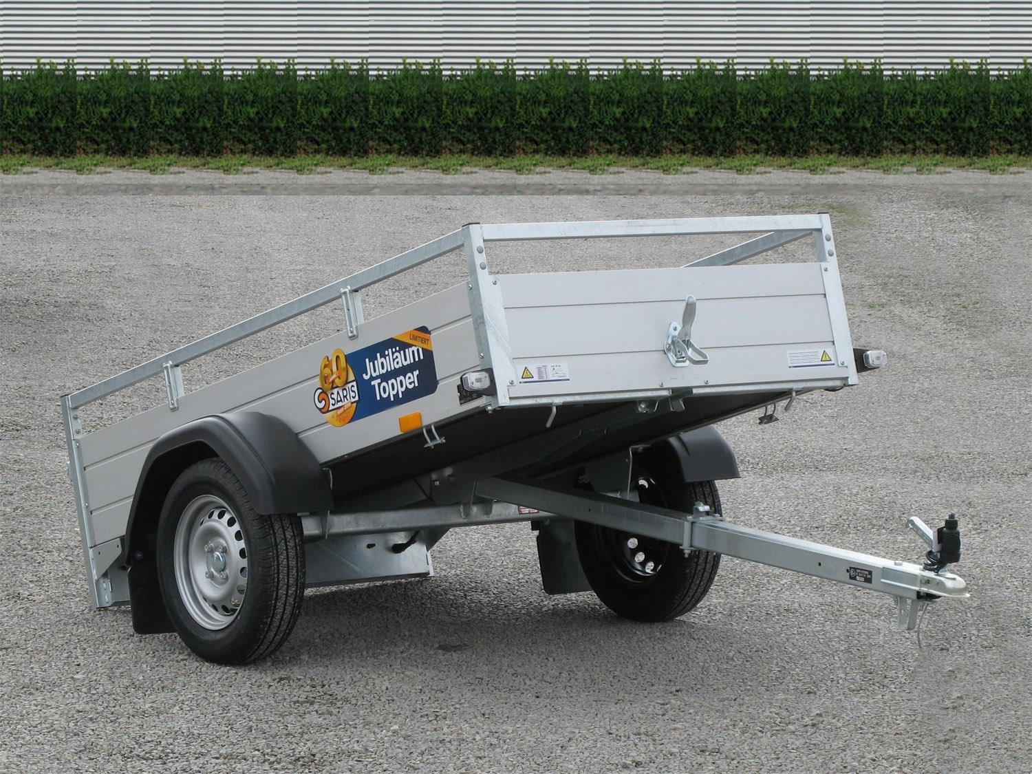 Saris Kastenanhänger MP 205 113 750 1 – kippbar – Ladefläche 205 × 113 cm – 750 kg – Einachser – Ansicht 2