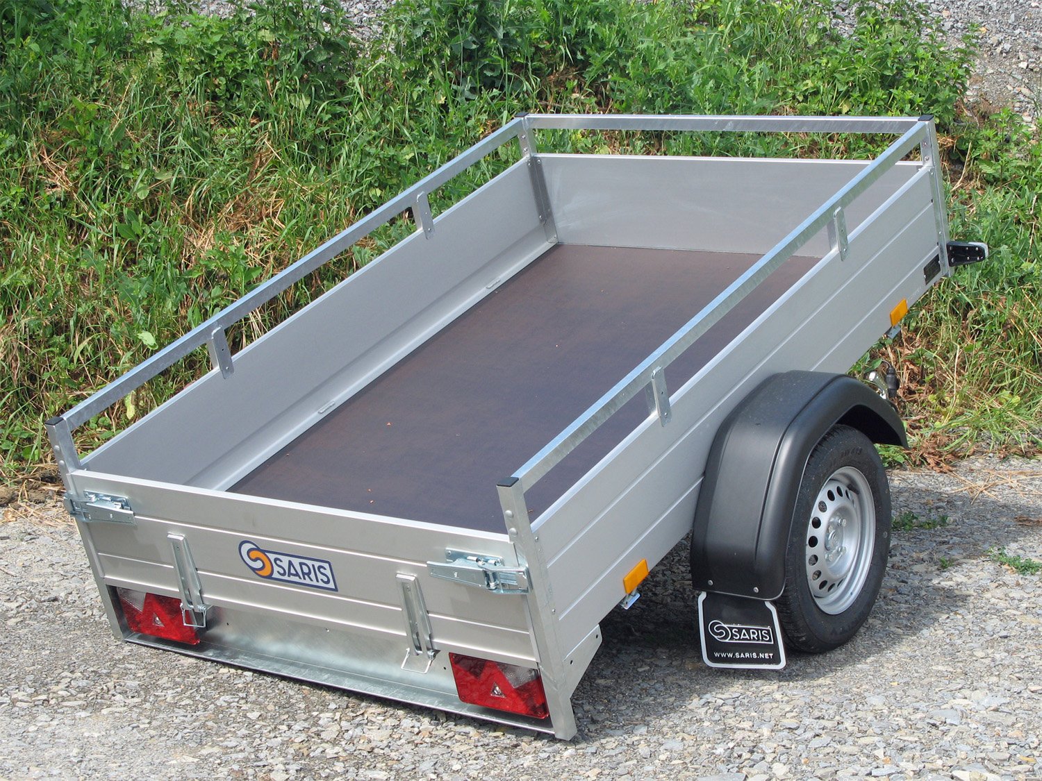 Saris Kastenanhänger MP 205 133 750 1 – kippbar – Ladefläche 205 × 133 cm – 750 kg – Einachser – Ansicht 1
