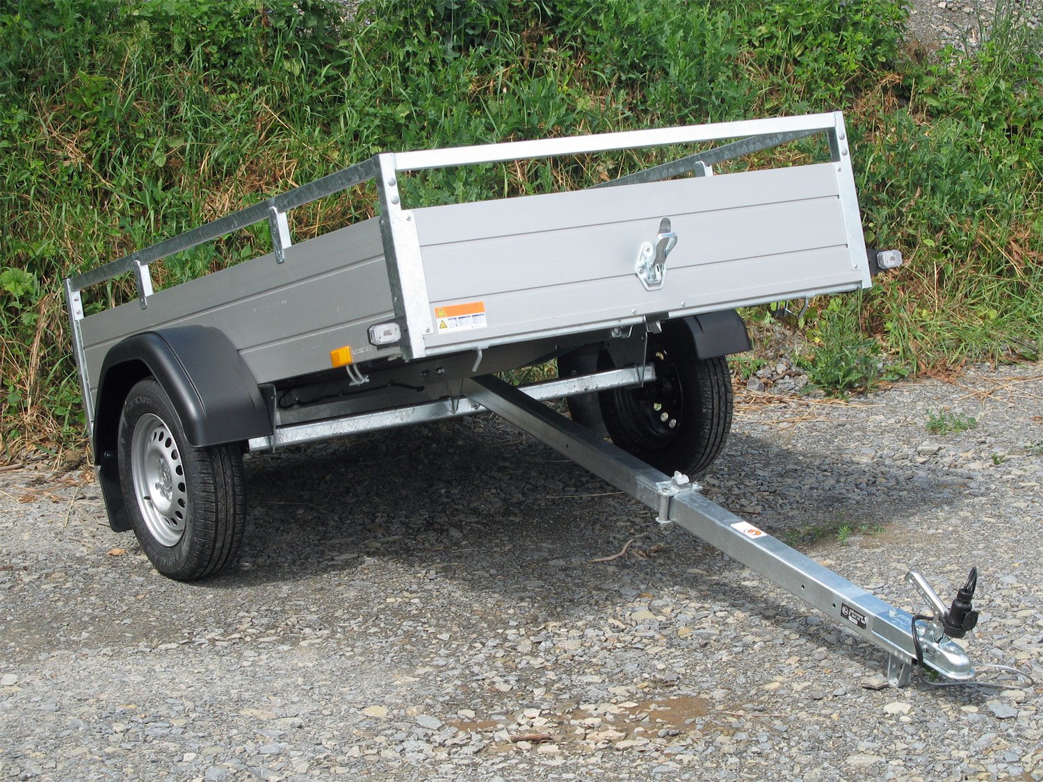 Saris Kastenanhänger MP 205 133 750 1 – kippbar – Ladefläche 205 × 133 cm – 750 kg – Einachser – Ansicht 2