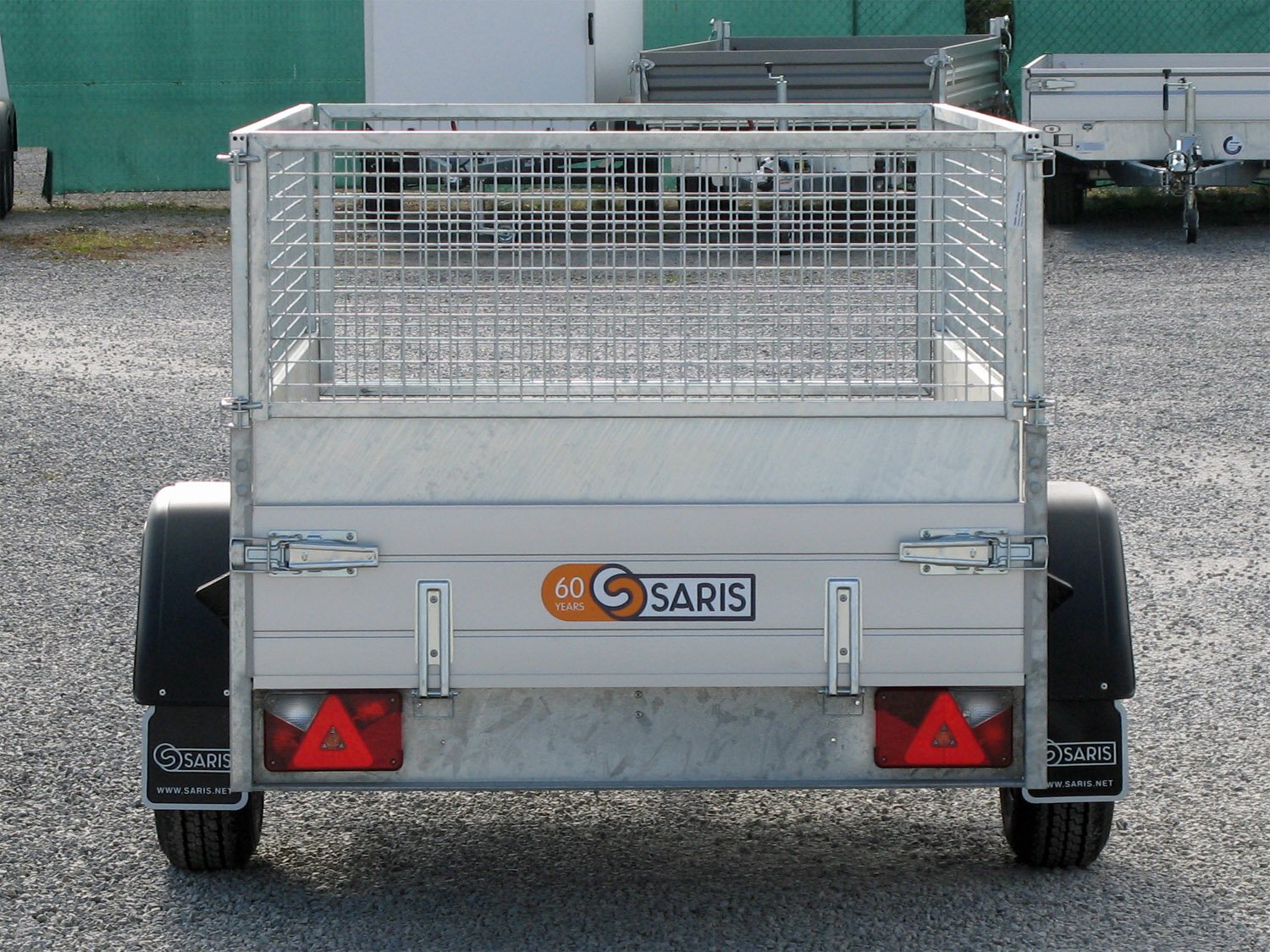 Saris Kastenanhänger MP 255 133 1350 1 – 100 km/h - Gitteraufsatz – Ladefläche 255 × 133 cm – 1350 kg – Einachser – Ansicht 5