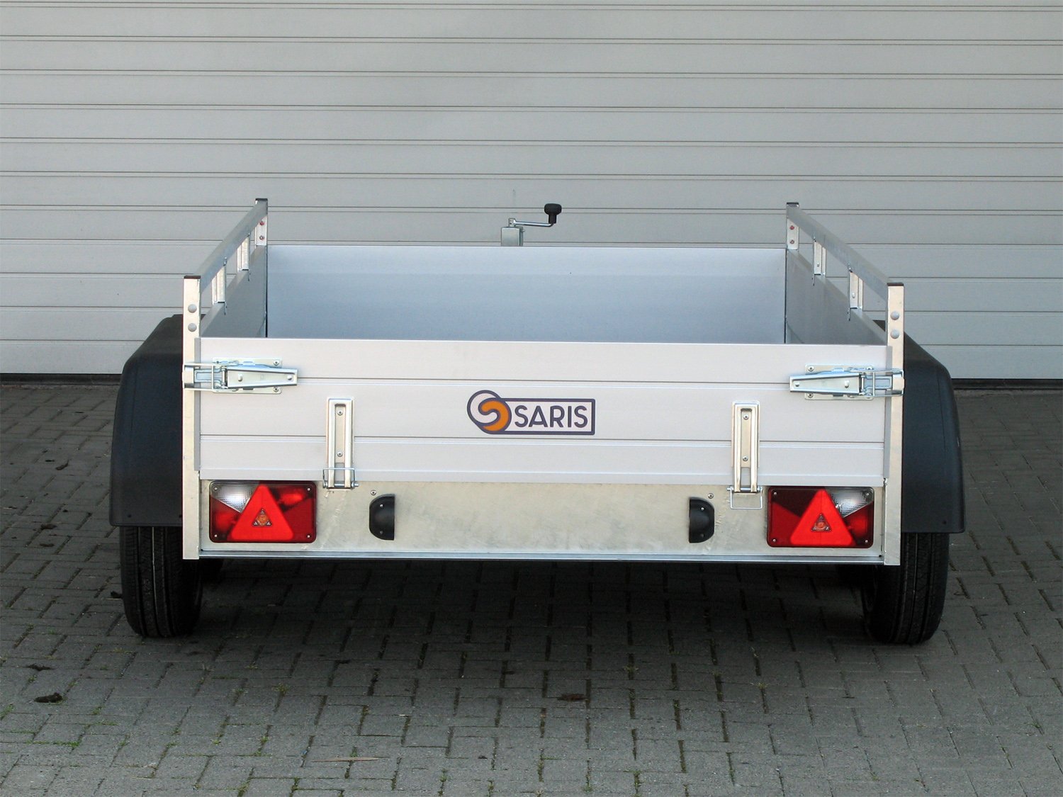 Saris Kastenanhänger MP 255 133 2000 2 – klappbare Vorderwand – Ladefläche 255 × 133 cm – 2000 kg – Tandemachser – Ansicht 5