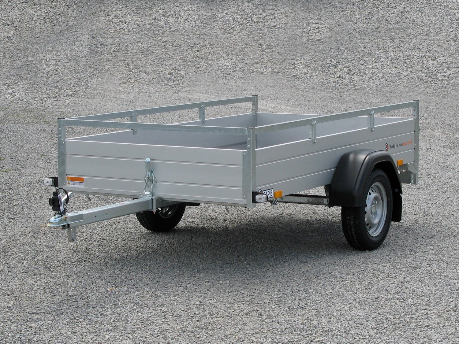 Saris Kastenanhänger MP 255 133 750 1 – kippbar – Ladefläche 255 × 133 cm – 750 kg – Einachser – Ansicht 2