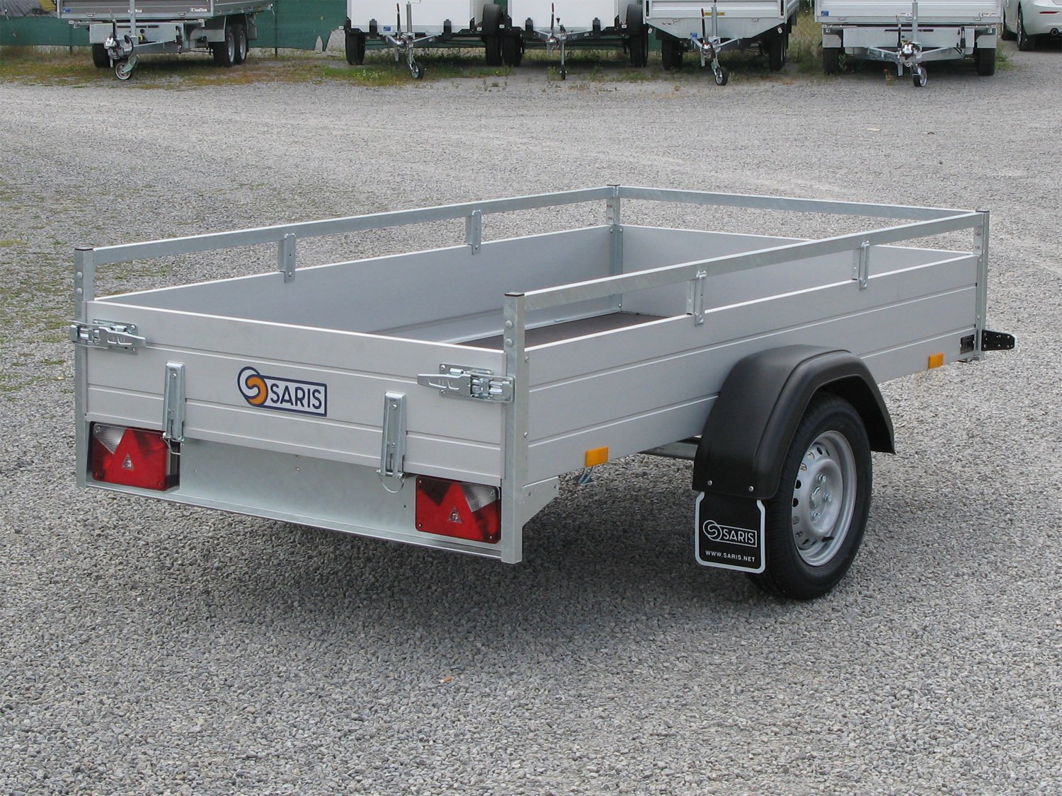 Saris Kastenanhänger MP 255 133 750 1 – kippbar – Ladefläche 255 × 133 cm – 750 kg – Einachser – Ansicht 3