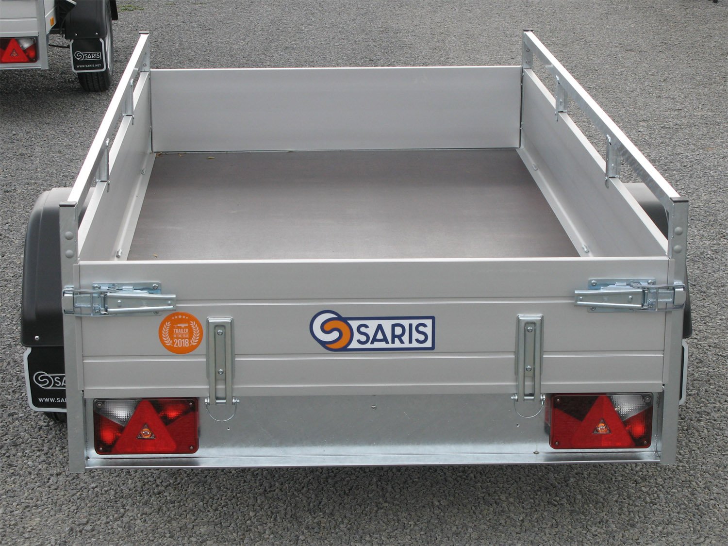 Saris Kastenanhänger MP 255 133 750 1 – klappbare Vorderwand – Ladefläche 255 × 133 cm – 750 kg – Einachser – Ansicht 3