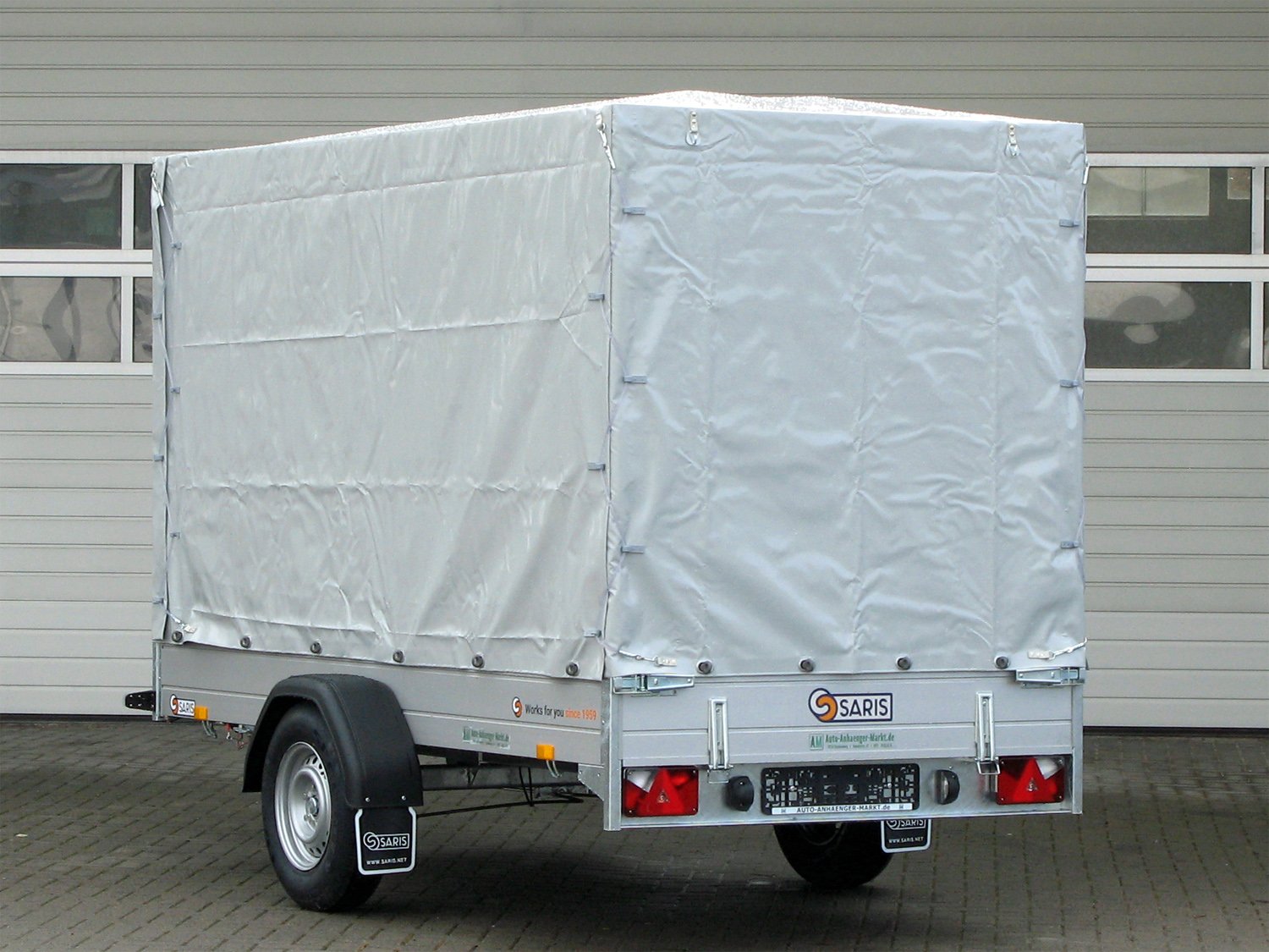 Saris Kastenanhänger MP 305 153 1500 1 – Planenaufbau 1800 mm 100km/h – Ladefläche 305 × 153 cm – 1500 kg – Einachser – Ansicht 3