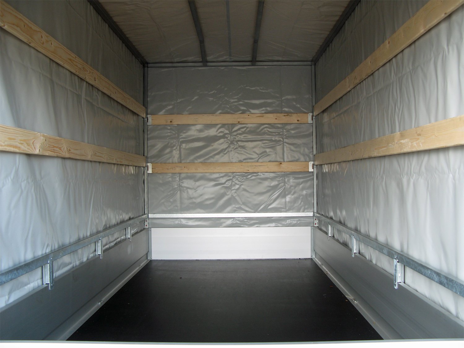 Saris Kastenanhänger MP 305 153 1500 1 – Planenaufbau 1800 mm 100km/h – Ladefläche 305 × 153 cm – 1500 kg – Einachser – Ansicht 5