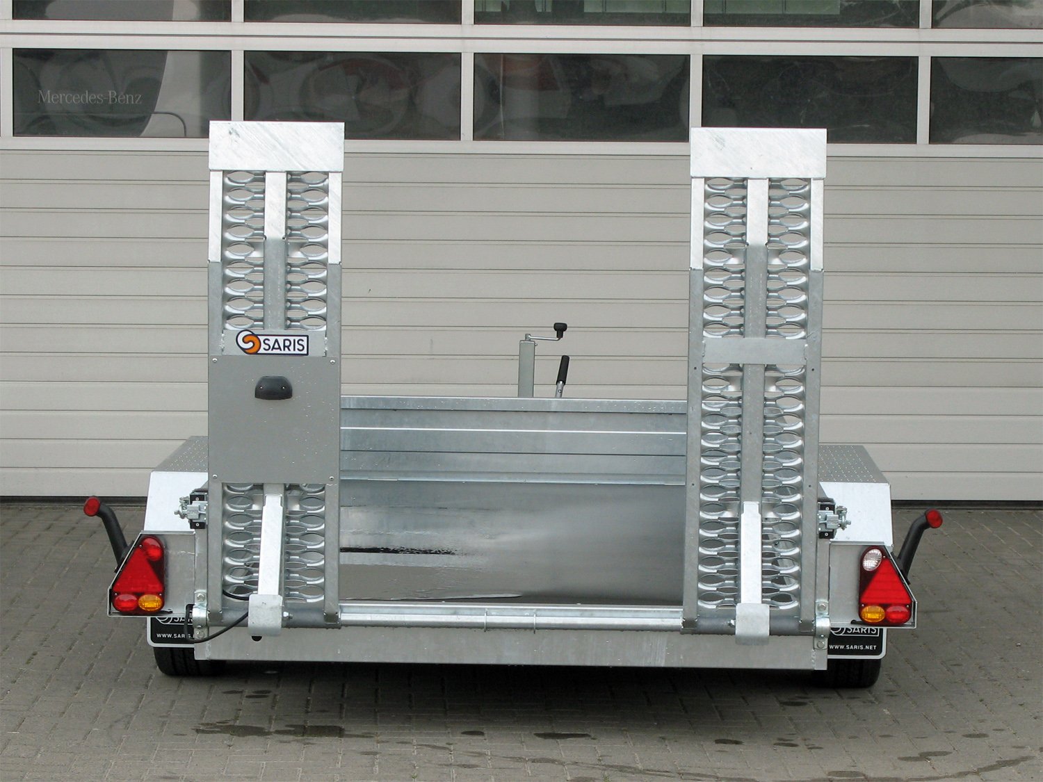 Saris Maschinentransporter MG 306 170 3000 2 – Maschinentransporter – Ladefläche 306 × 168 cm – 3000 kg – Tandemachser – Ansicht 3