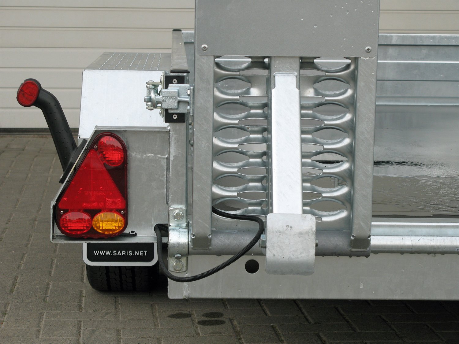 Saris Maschinentransporter MG 306 170 3000 2 – Maschinentransporter – Ladefläche 306 × 168 cm – 3000 kg – Tandemachser – Ansicht 5